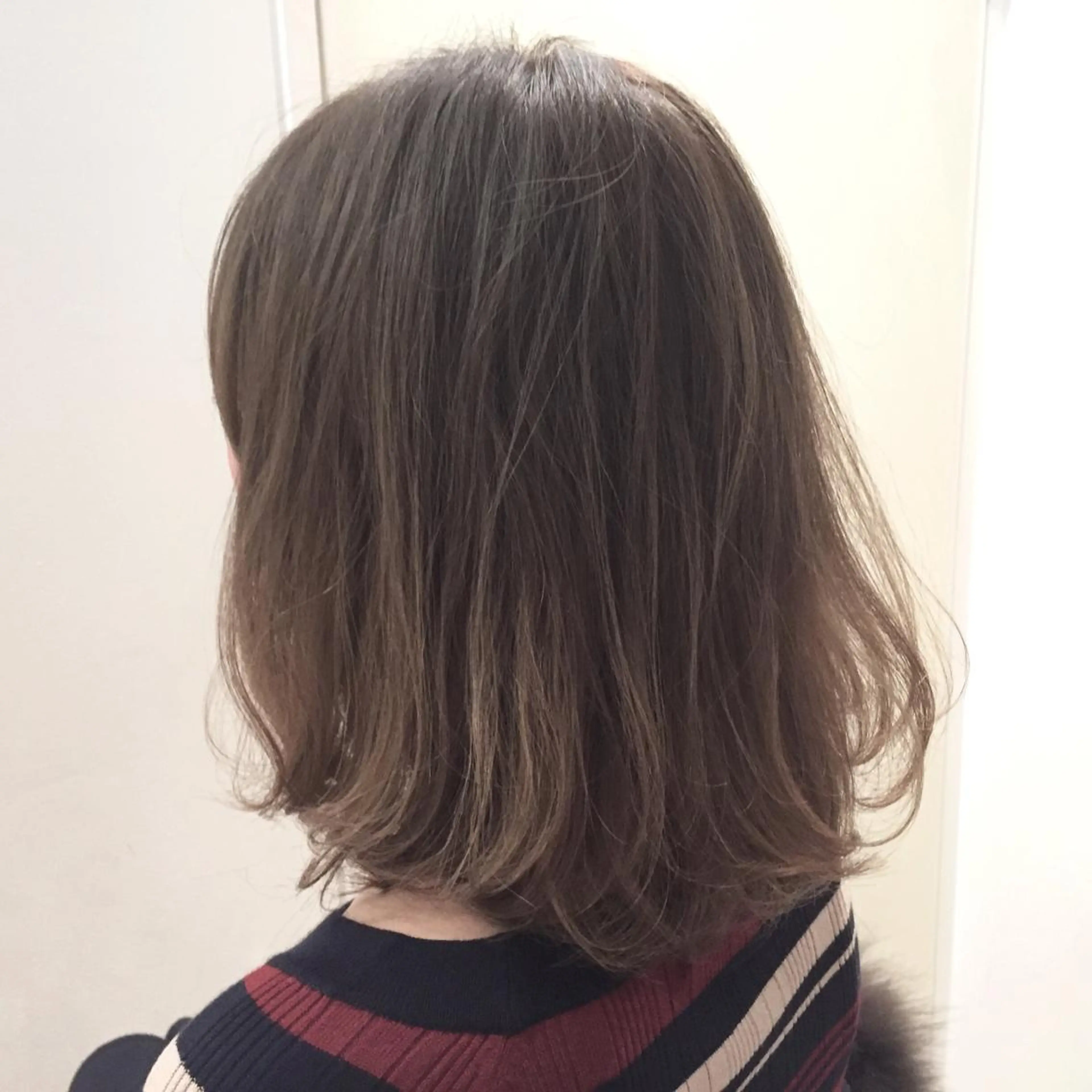 セミロング カラー 透明感カラー グラデーションカラー 光吉 洋平のヘアスタイル