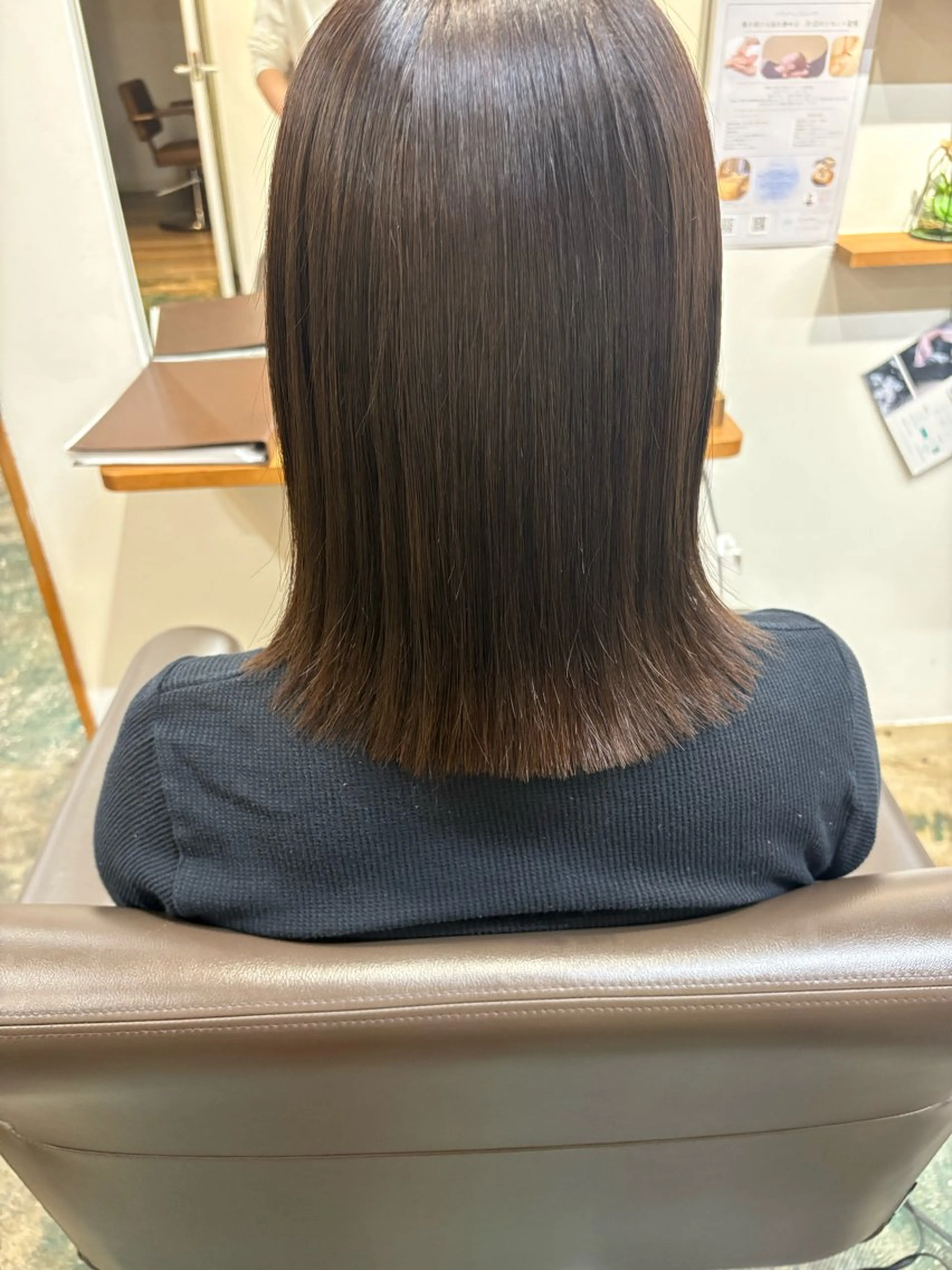 ミディアム 岩井 七香のヘアスタイル