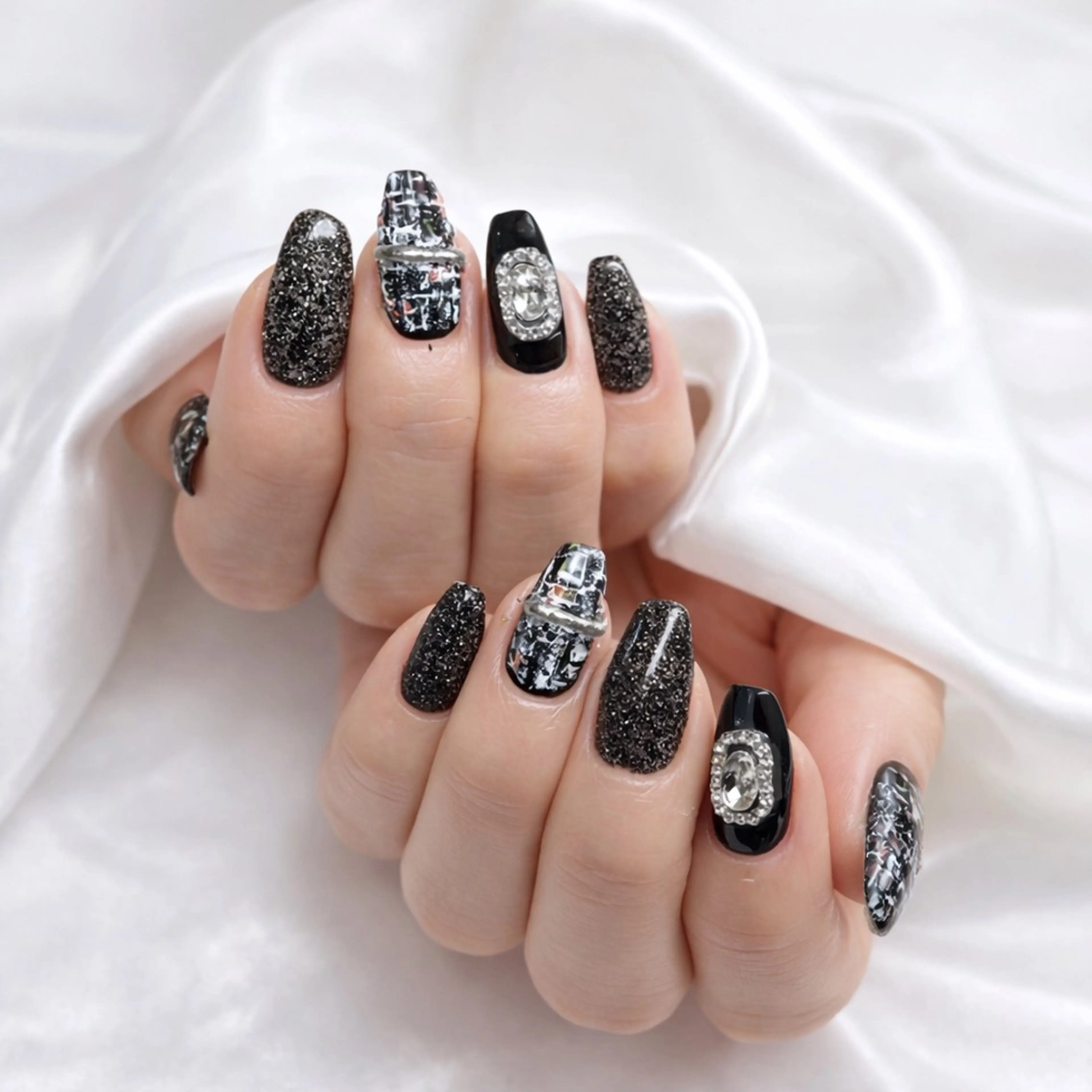 ネイル ツイードネイル バレンタイン SINCERELY シンシアリー🌈のネイルデザイン