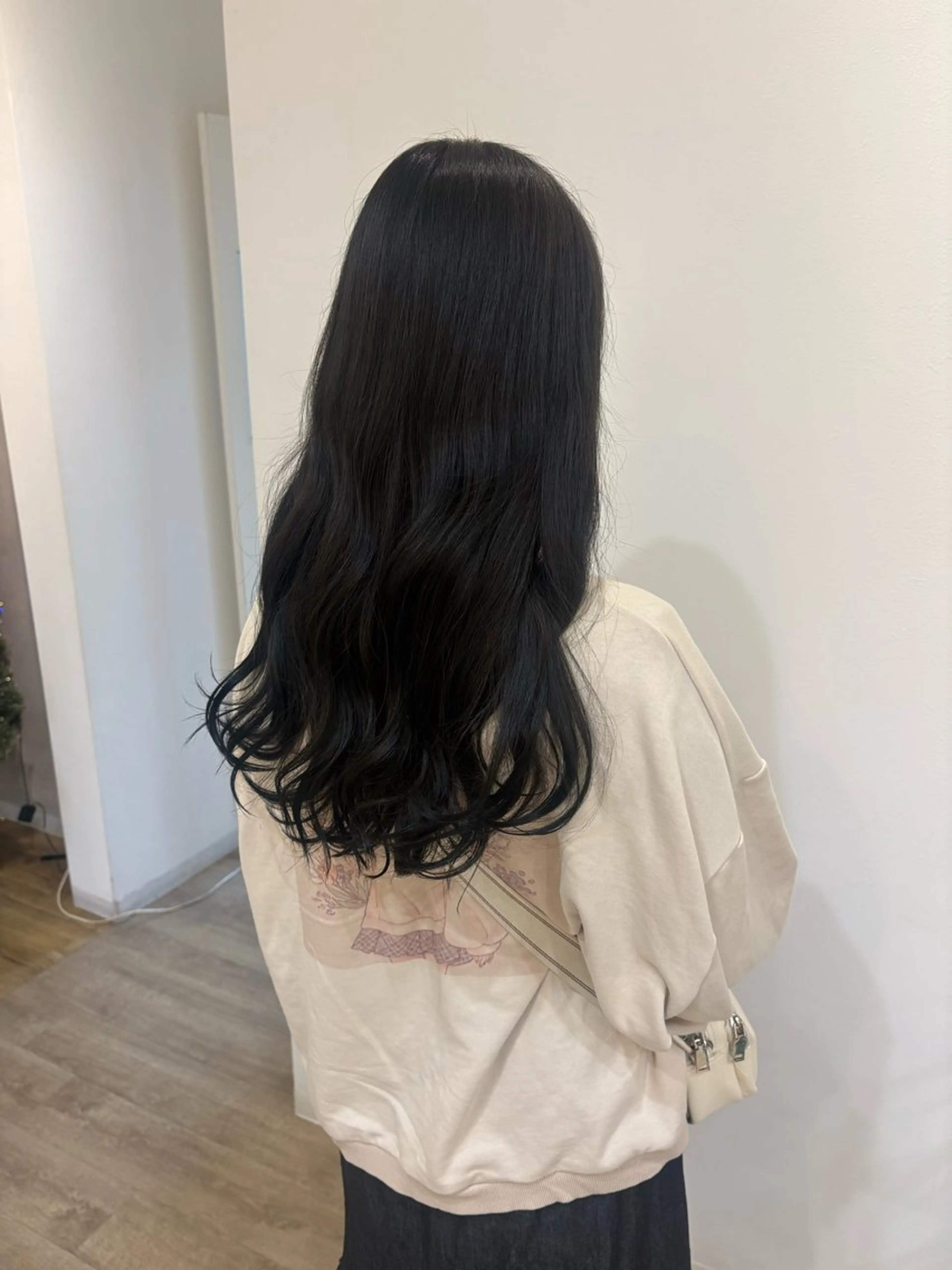 ロング カラー ブルーカラー ブルーグレー 透明感カラー 加藤 七夕奈のヘアスタイル