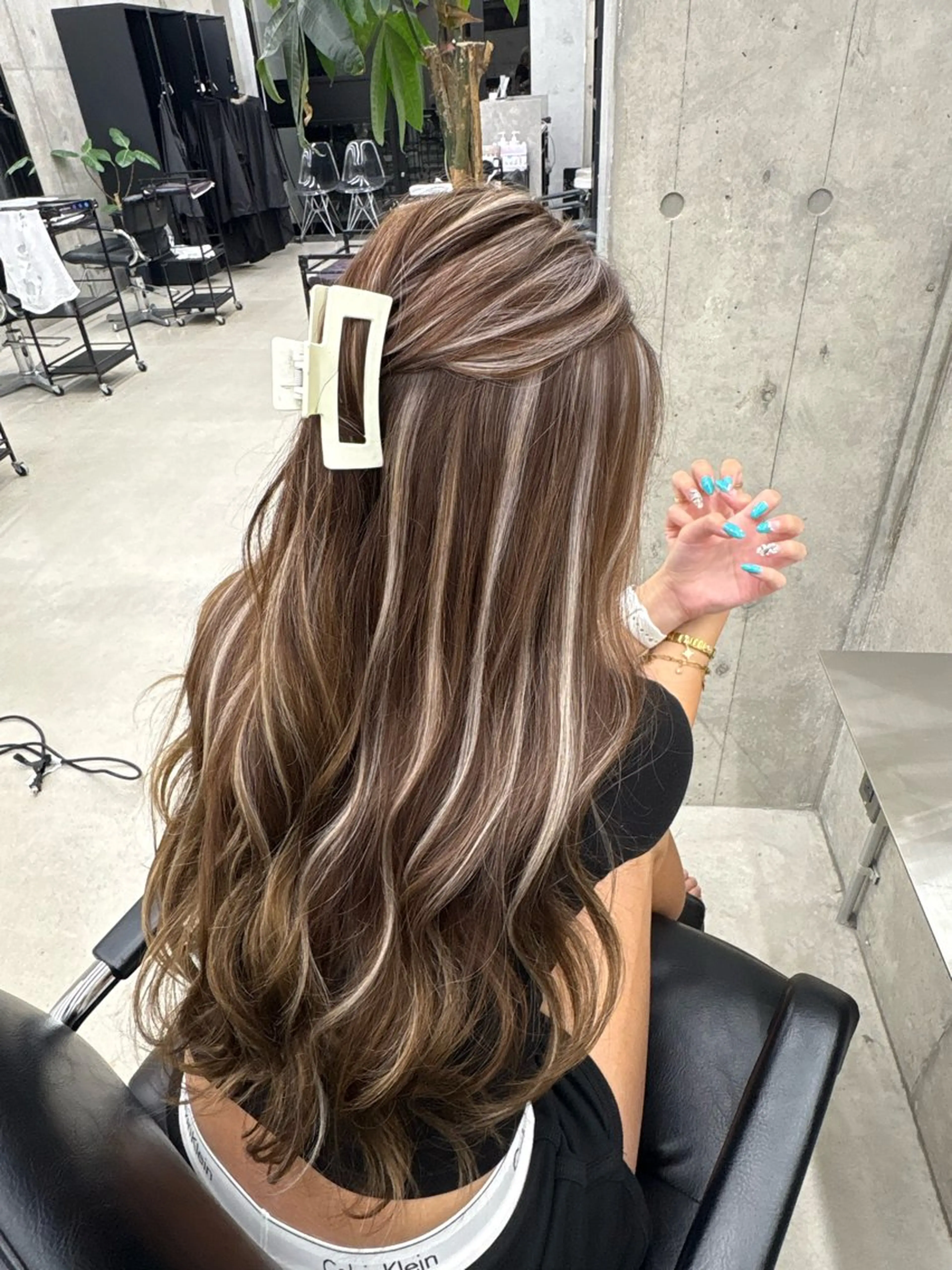 ロング ヘアカラー 福田 彩心のヘアスタイル