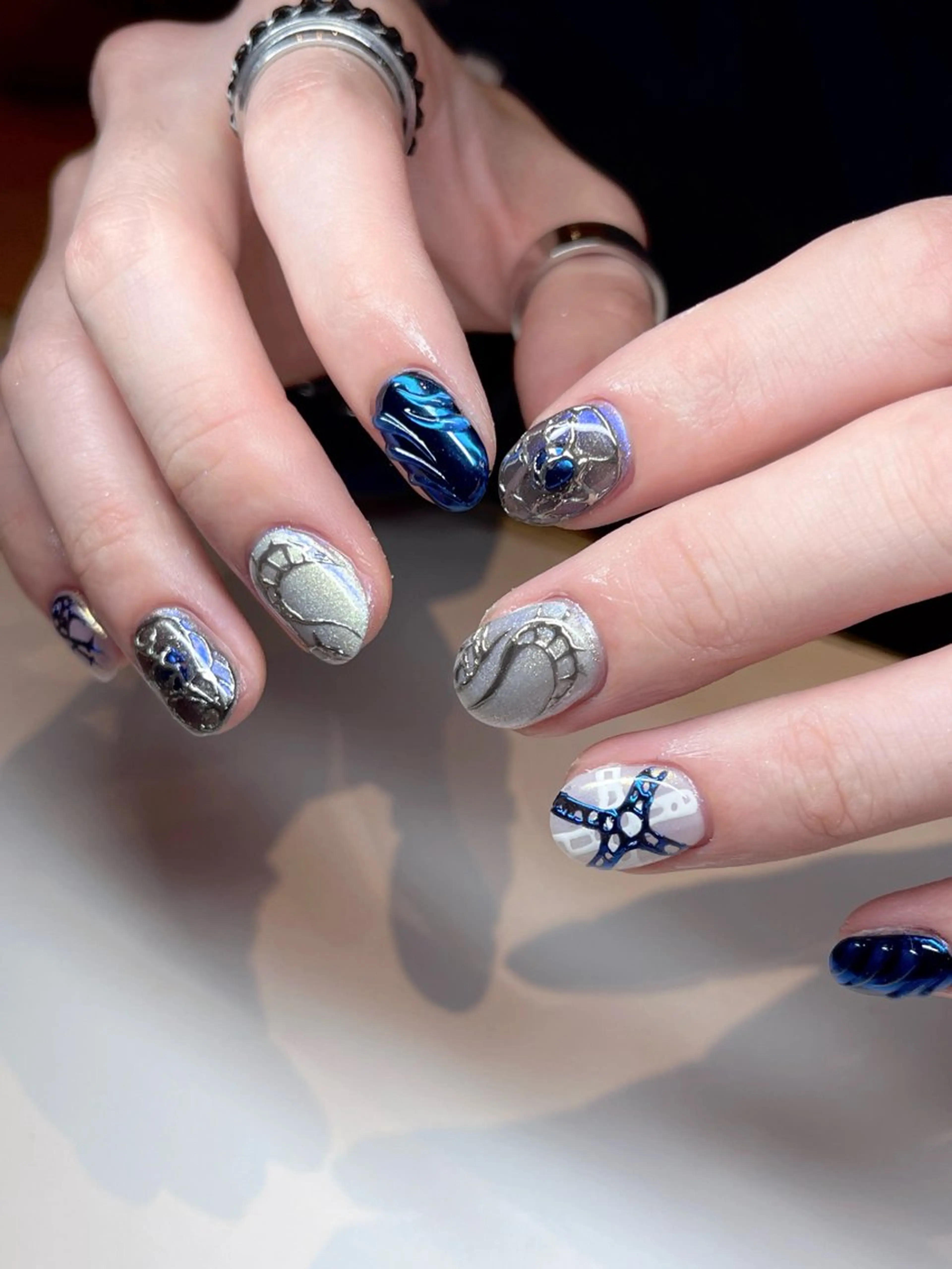 ネイル ハンドネイル moca心斎橋店 Aina🐈‍⬛🤍のネイルデザイン