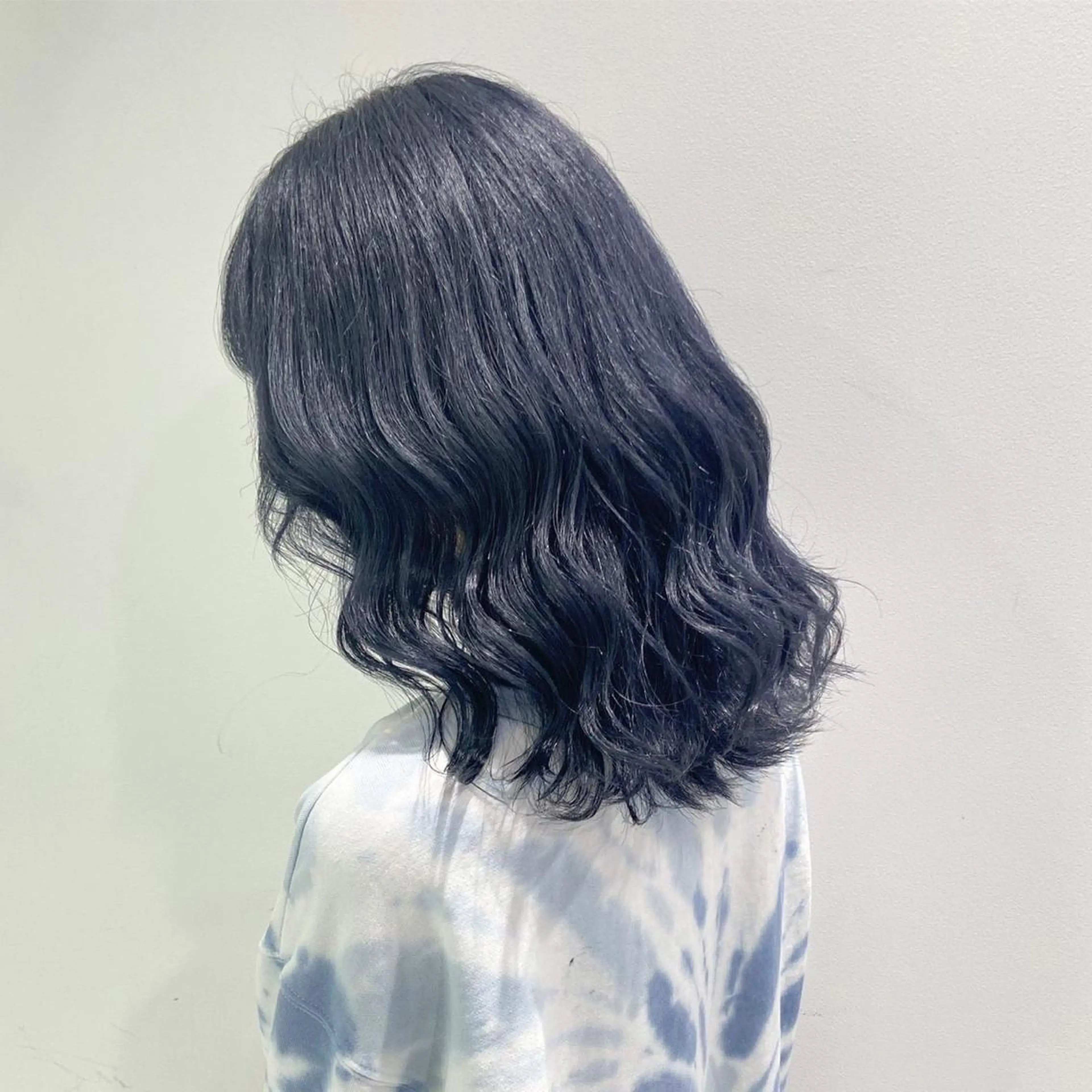 ミディアム カラー パーマ ヘアアレンジ メンズ キッズ ネイル マツエク・マツパ ブルーカラー シルバー ブルー シルバー 💖横浜ブリーチなし 💖MIHOのヘアスタイル