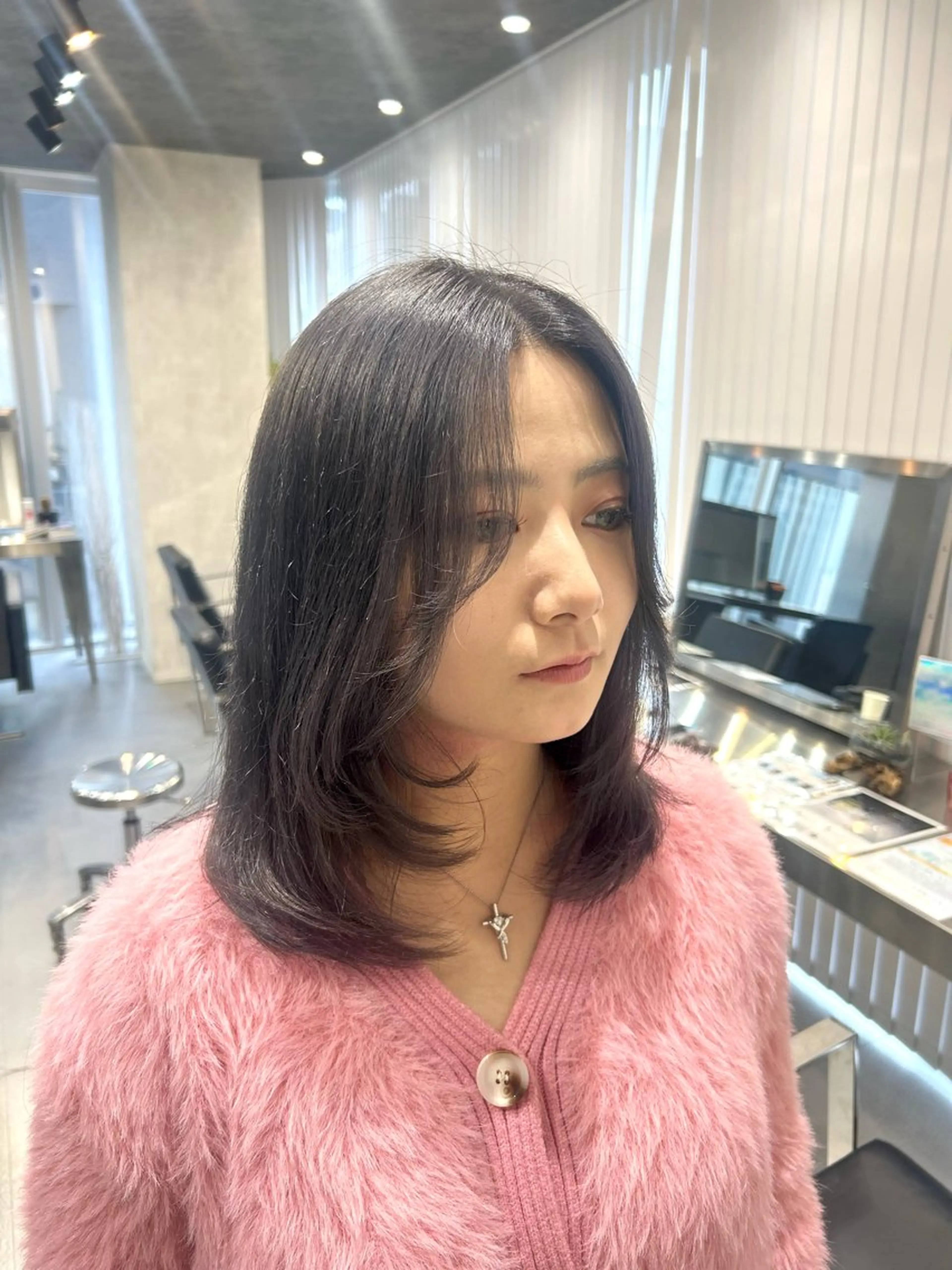 ミディアム あやめ🪽 オリーブ/ハイトーンのヘアスタイル