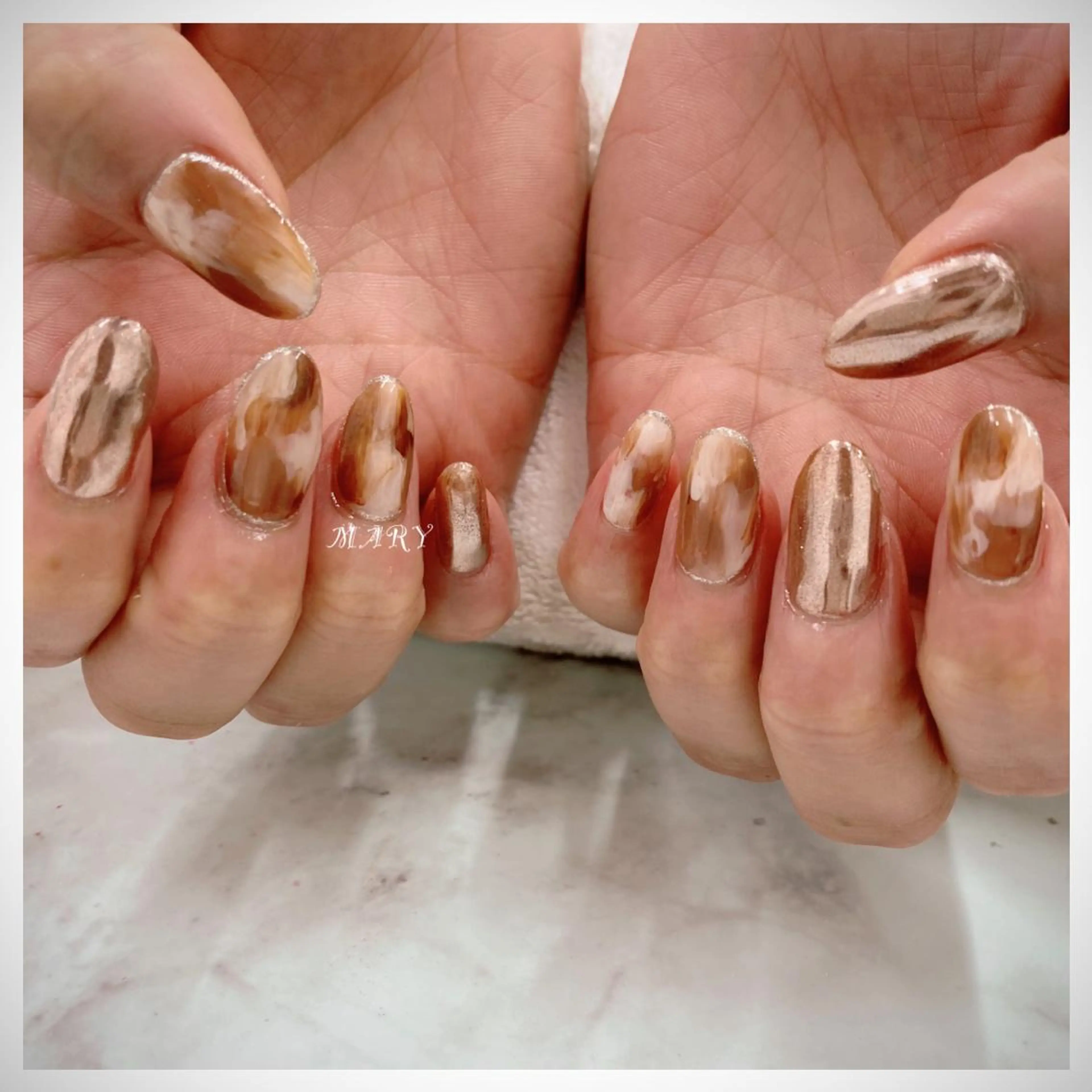 ネイル ブラウン ロングネイル ミラーネイル ニュアンスネイル 冬ネイル ハンドネイル Mary nail .narumiのネイルデザイン