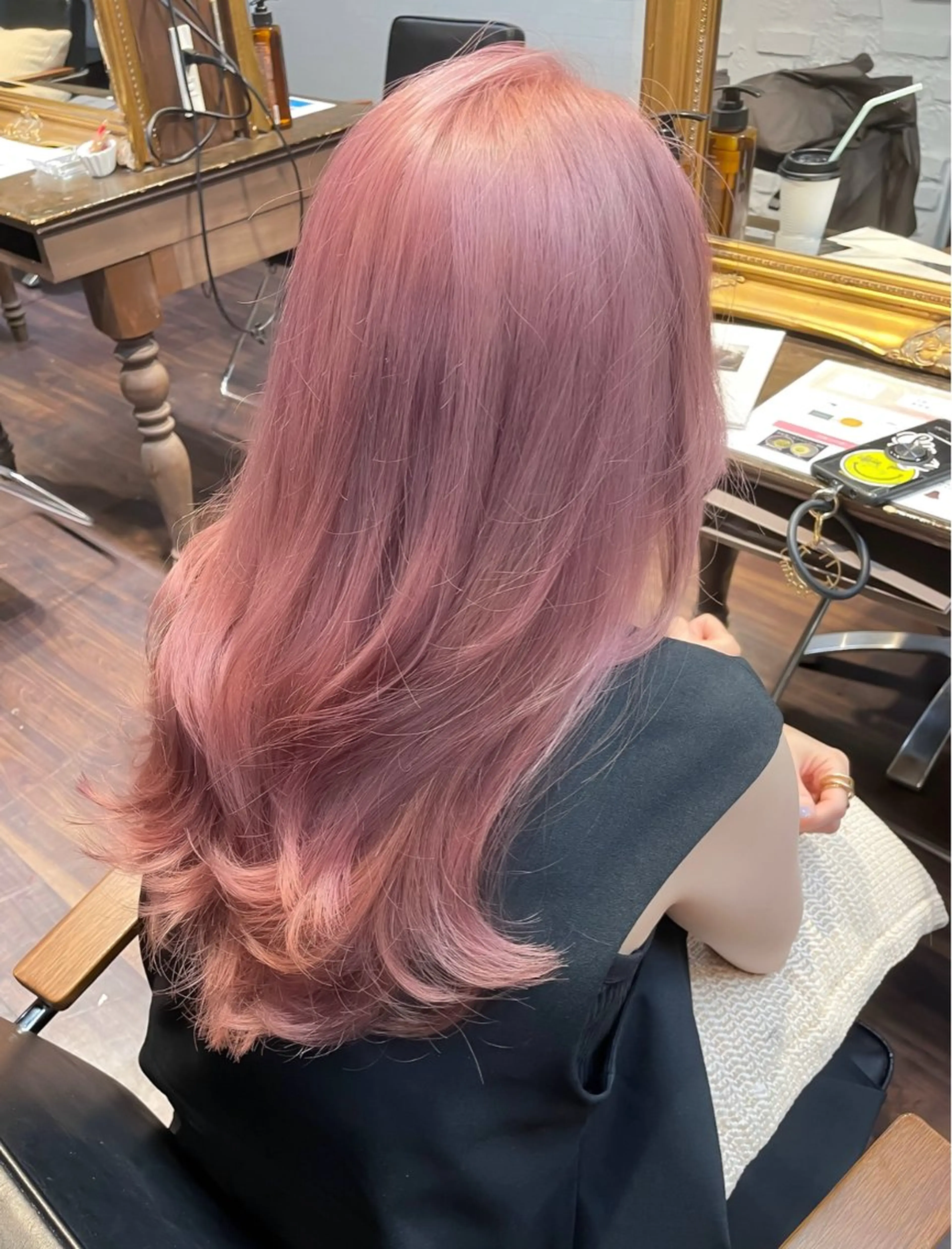 ロング ケアカラー くびれヘア 髪質改善 ヨシンモリ 韓国風ヘア ヘアカラー aku💞韓国風🩷 ピンクカラー🎀🩷のヘアスタイル