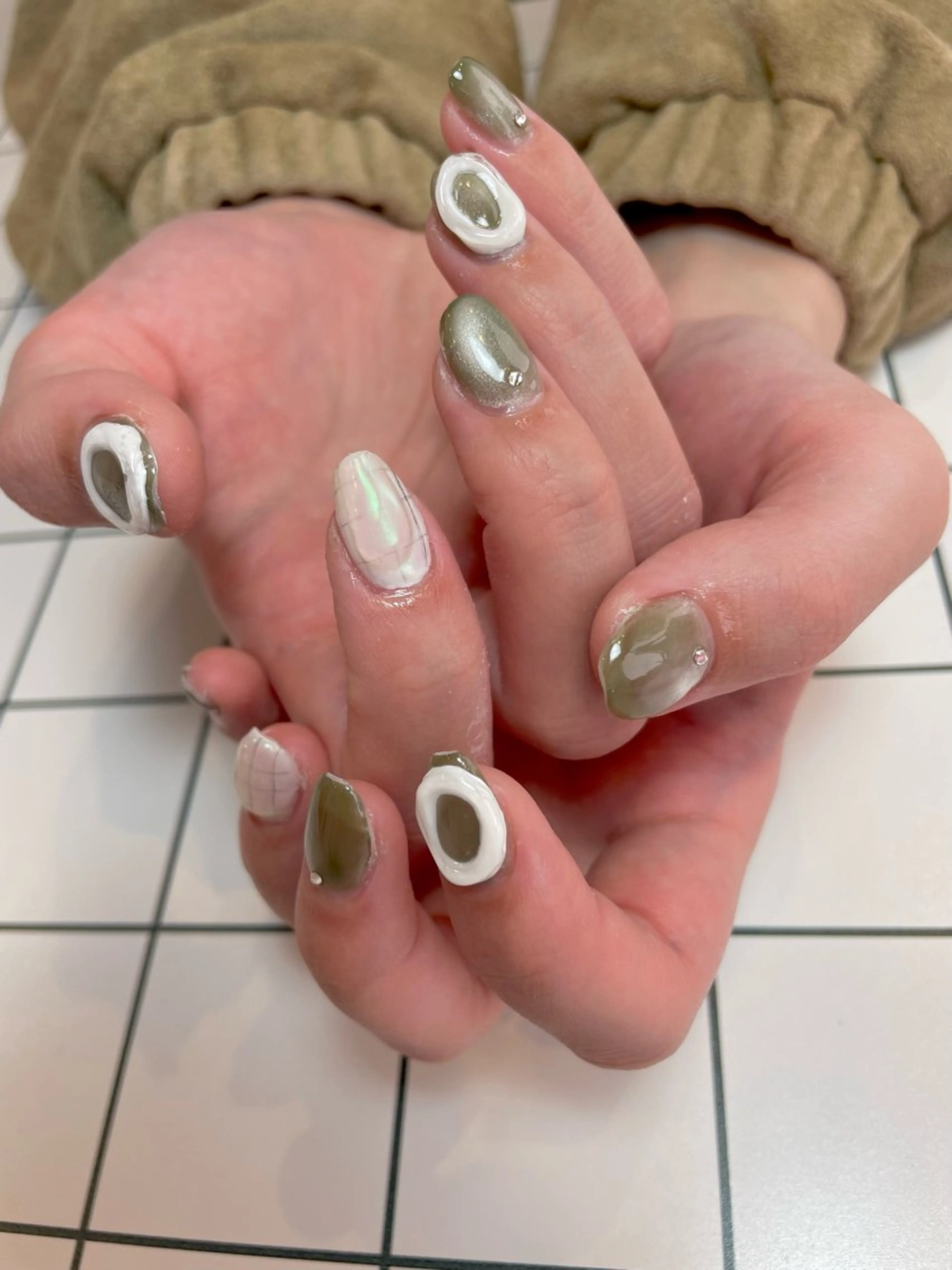 ネイル グリーン マグネットネイル nail salon POPPYのネイルデザイン