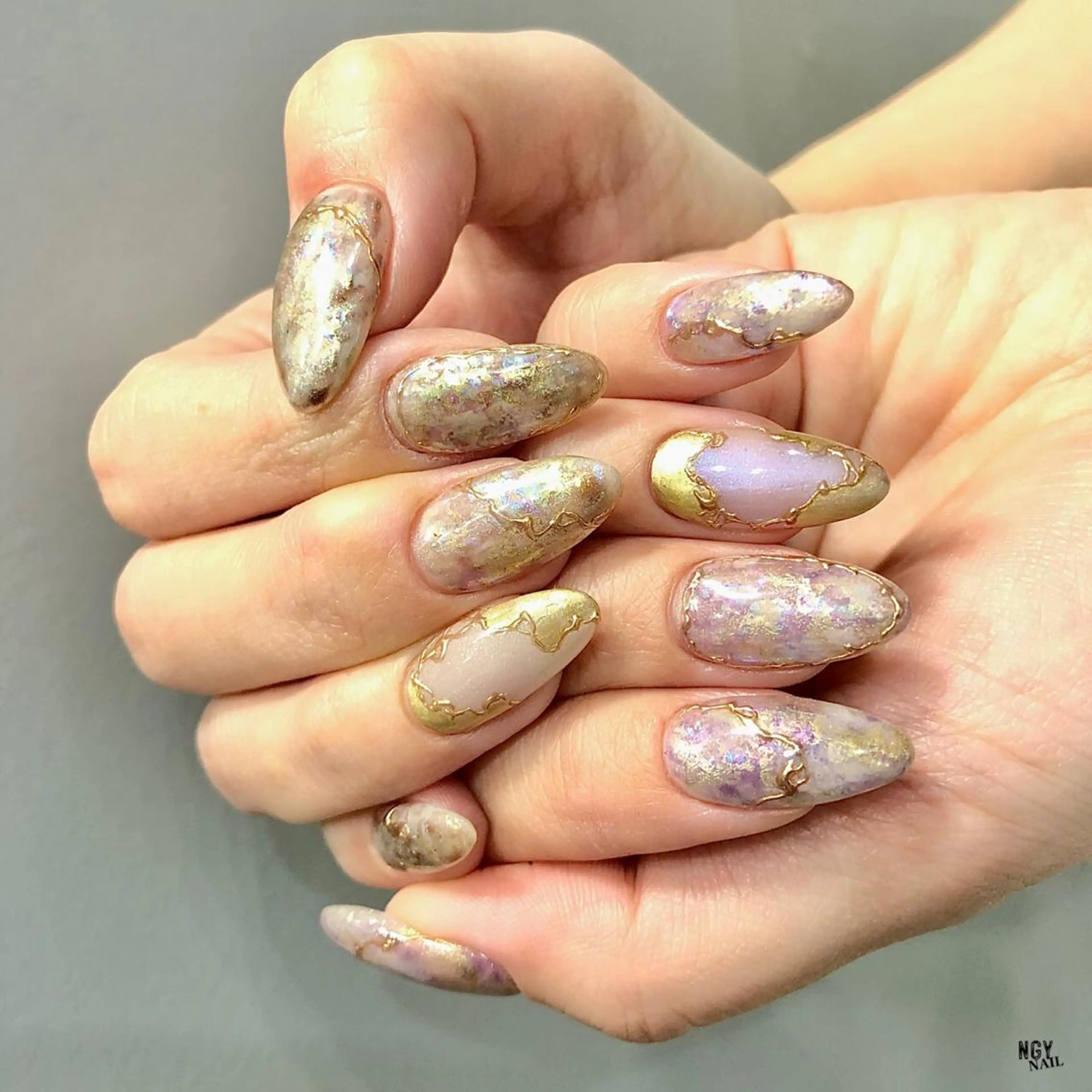 ネイル アートネイル ブラウン ジェルネイル ゴールド 大理石ネイル(マーブル) NAIL NOWのネイルデザイン