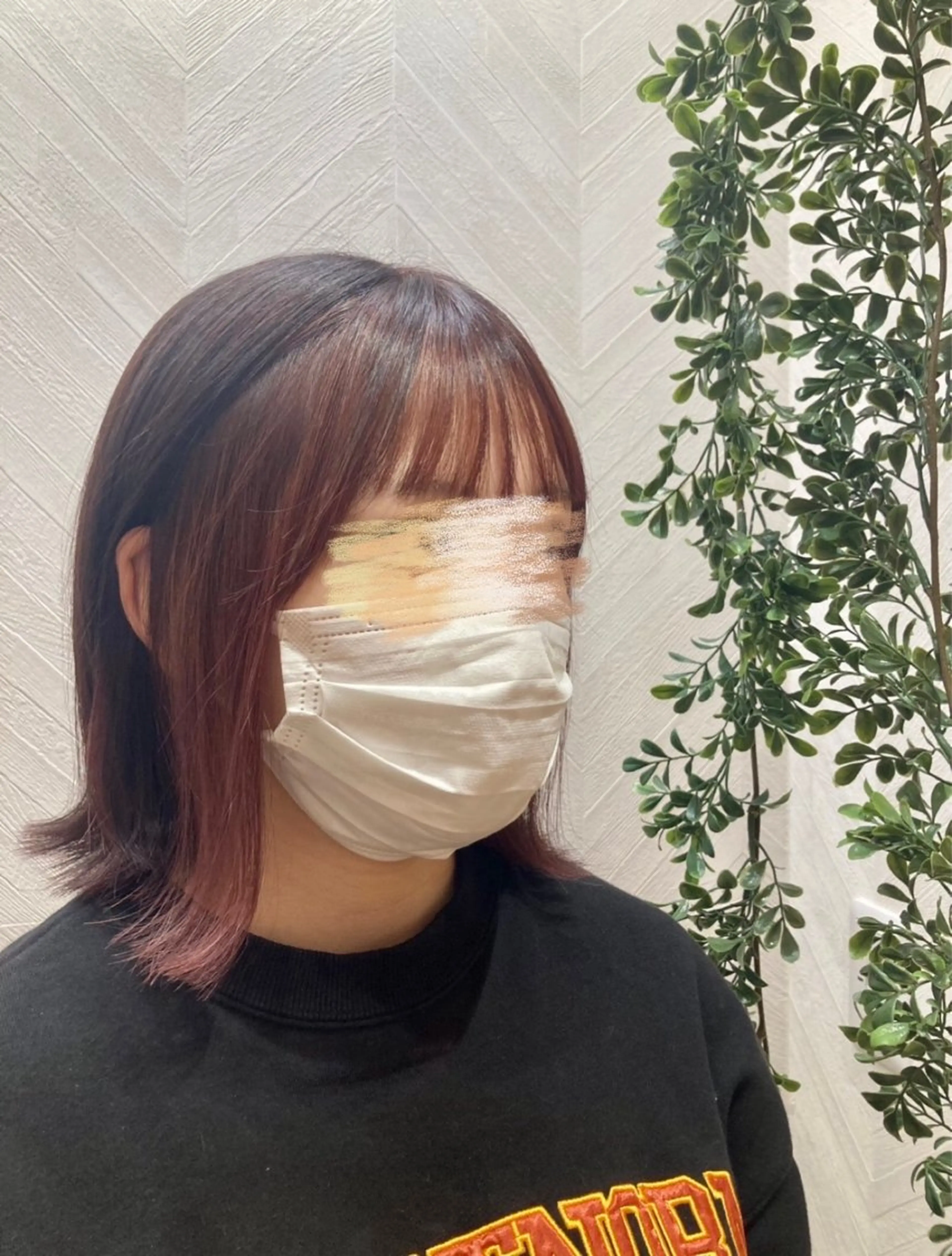 カラー ミストバング  フェイスフレーミング ピンクカラー TELAHAIR岡野 春奈のヘアスタイル