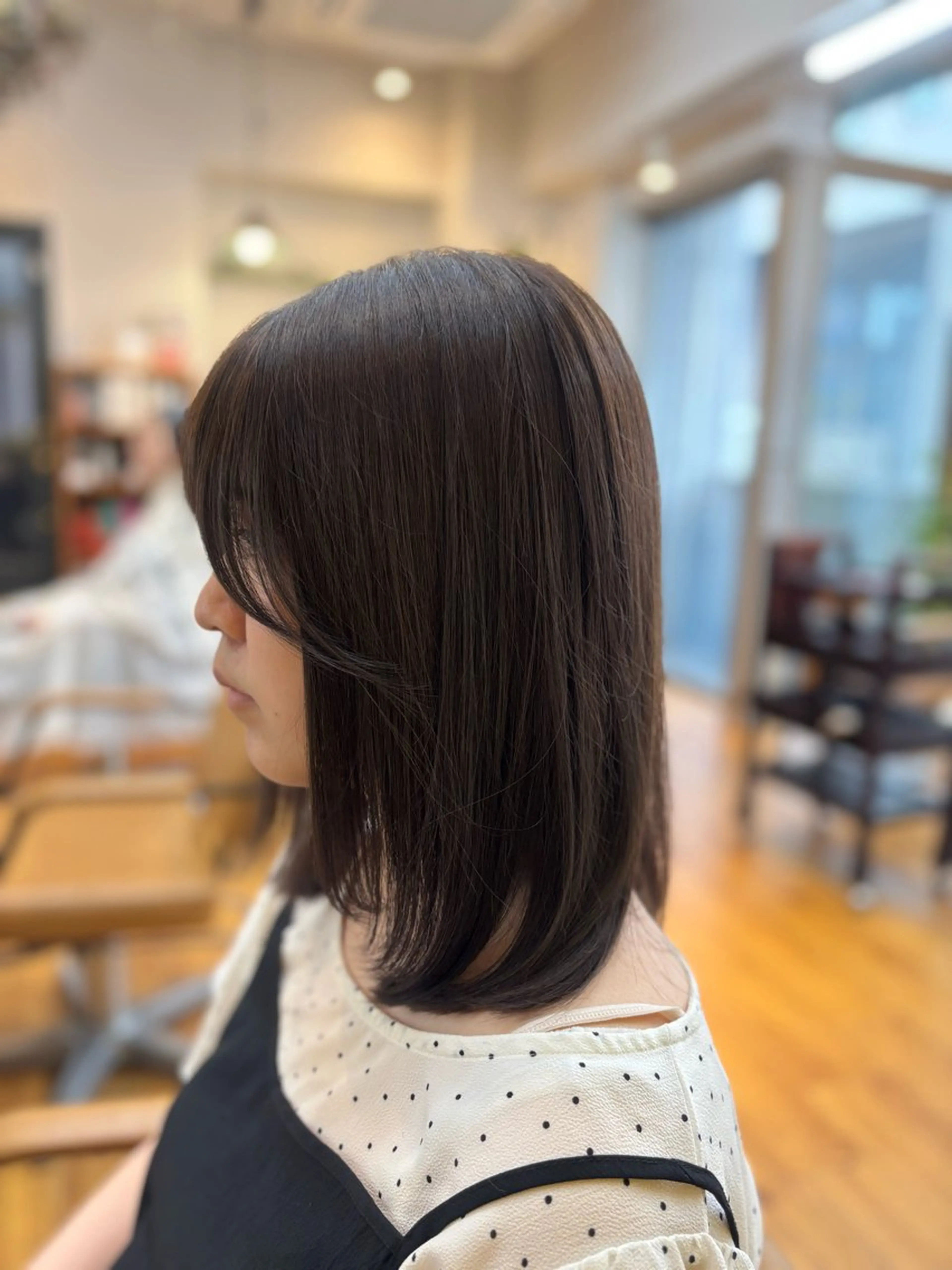 ミディアム カラー 顔まわりレイヤー 顔周りカット レイヤーカット カネコ ナナミのヘアスタイル