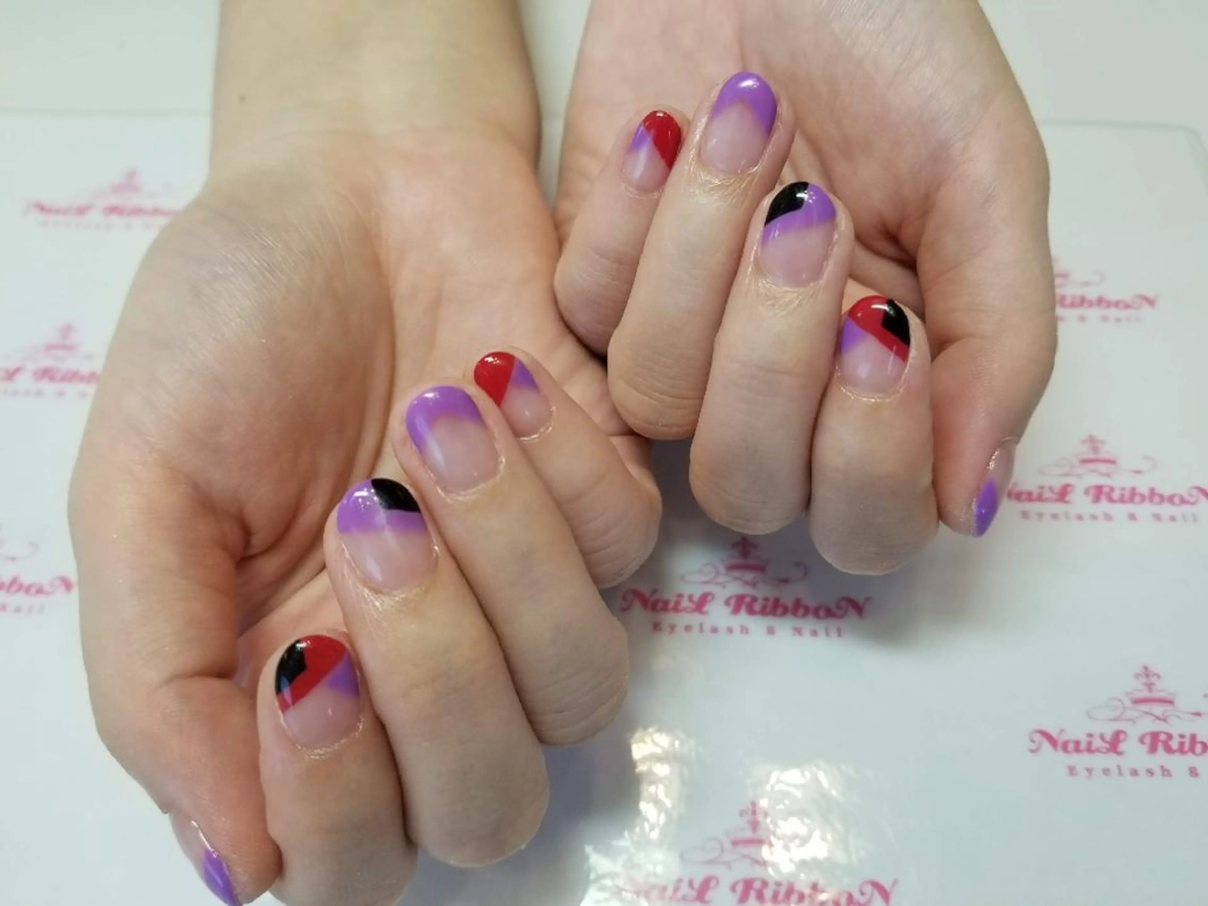 ネイル ネイルリボン 受付スタッフのネイルデザイン