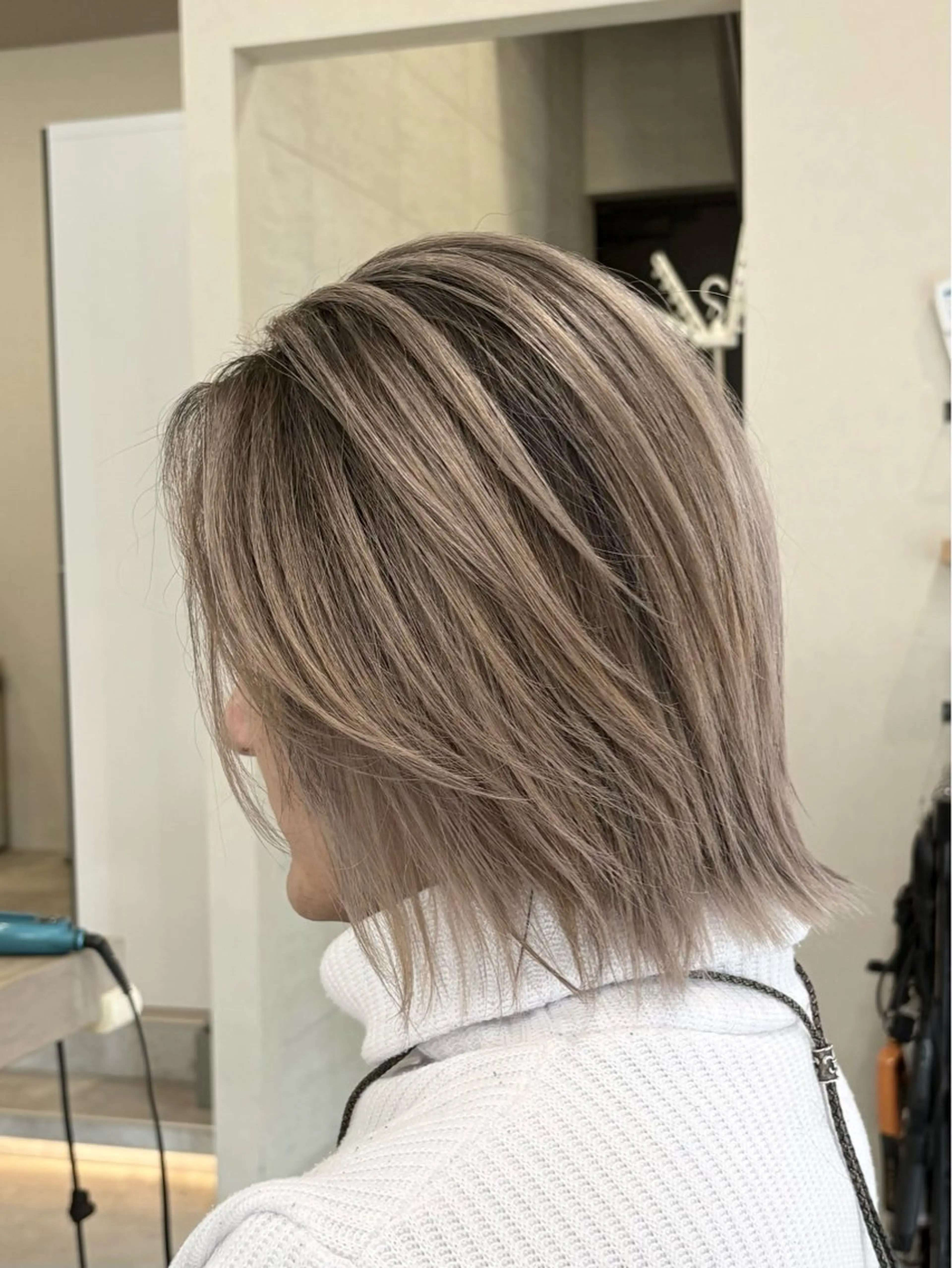 ミディアム レイヤーカット ヘアカラー HIRO ✂︎のヘアスタイル