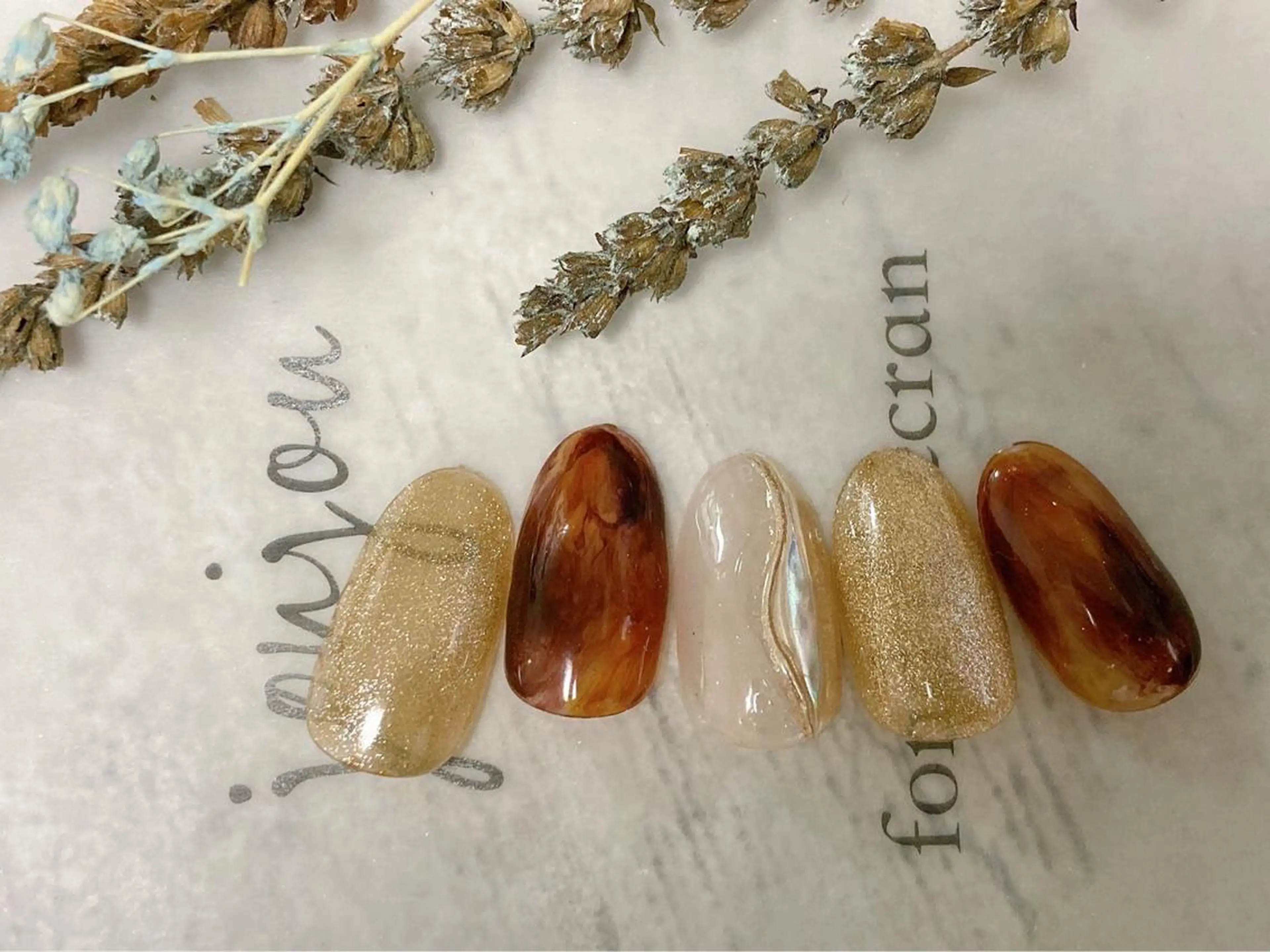 ネイル mogunail &blowのネイルデザイン