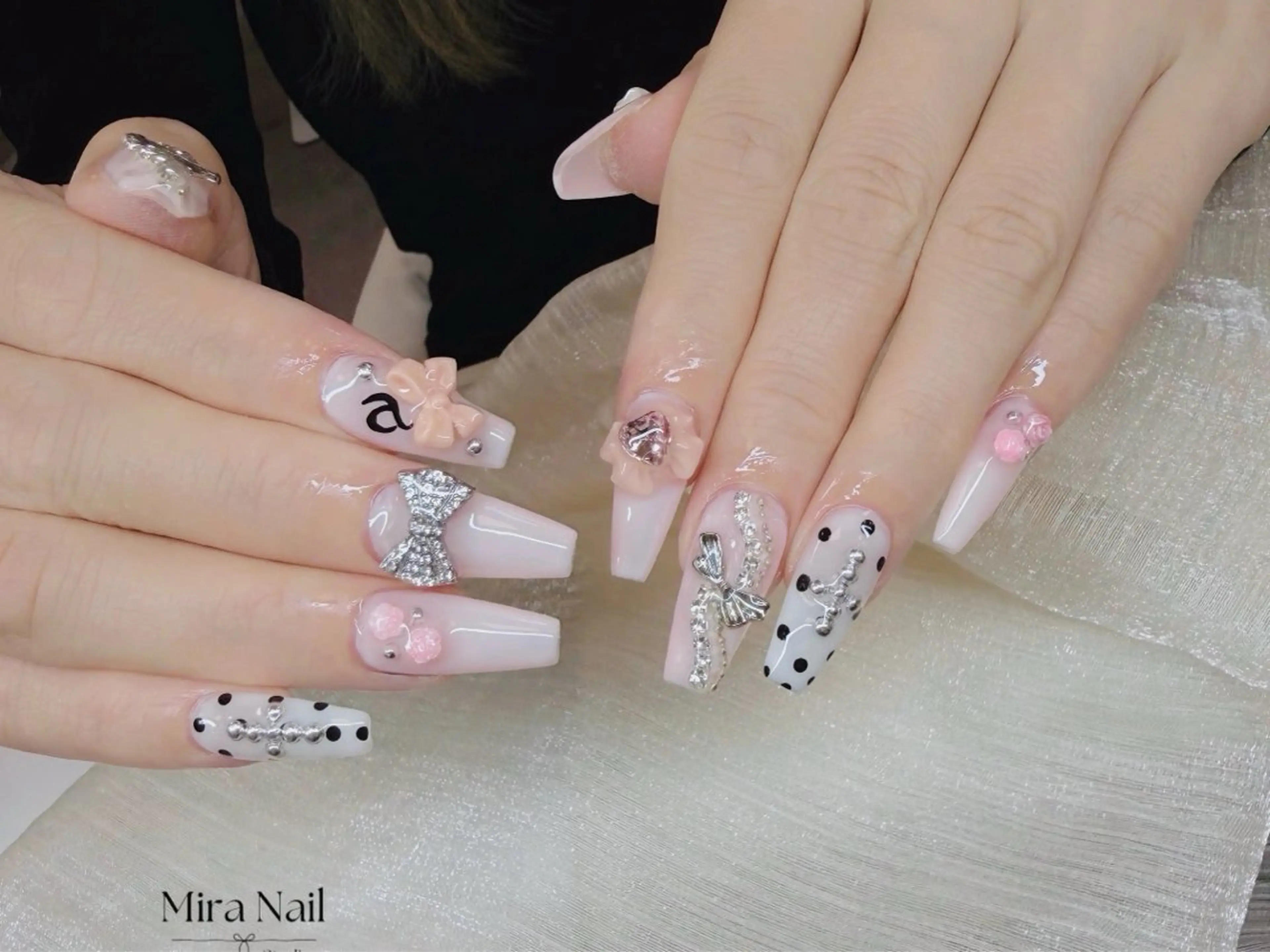 ネイル ハンドネイル Mira Nail Studioのネイルデザイン