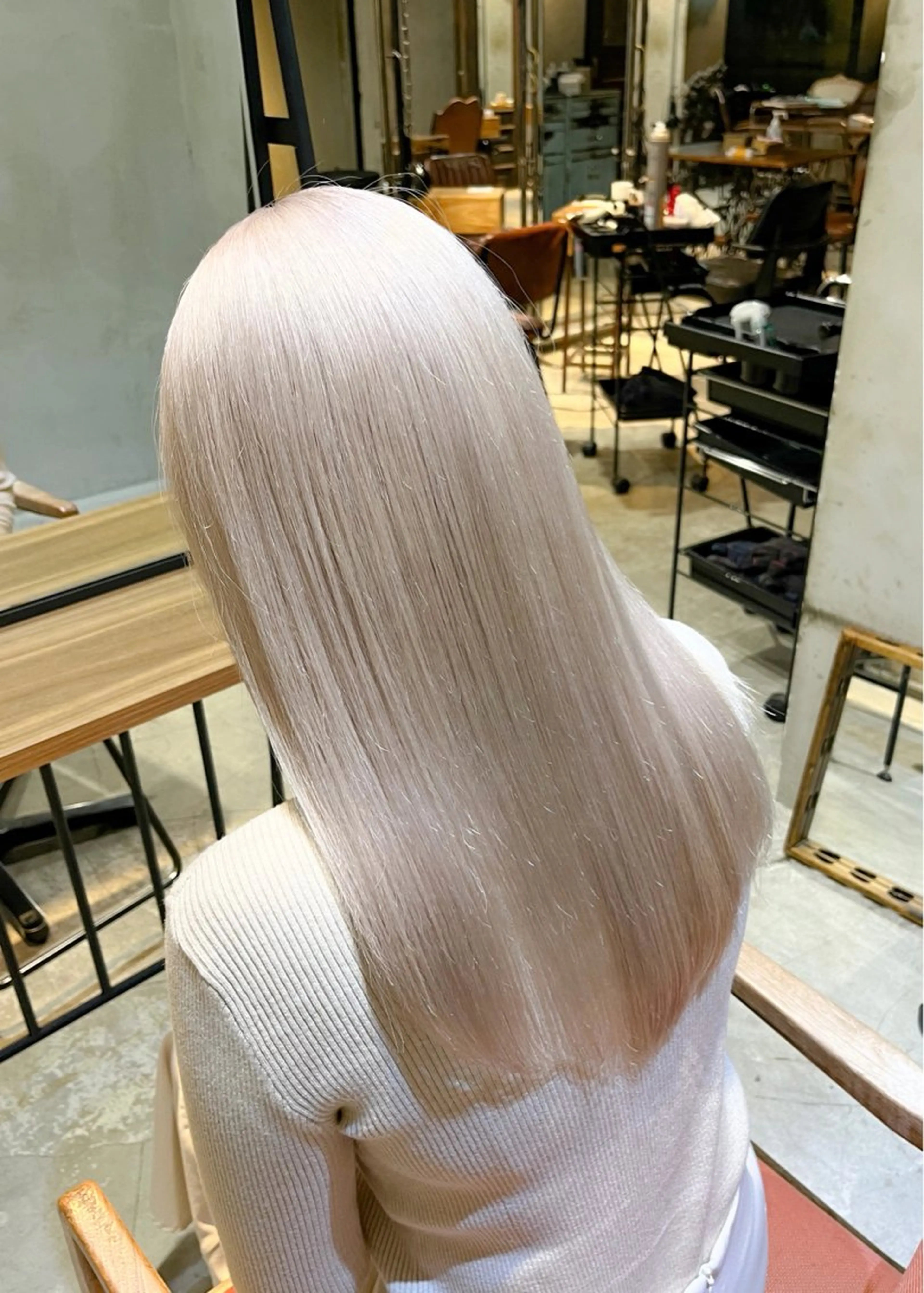 セミロング カラー セミロングパーマ ベージュカラー ブロンド ハイトーンカラー ハイトーンベージュ ヘアカラー トリートメント ヘアセット 似合わせベージュ 🍯ayumi🍯のヘアスタイル