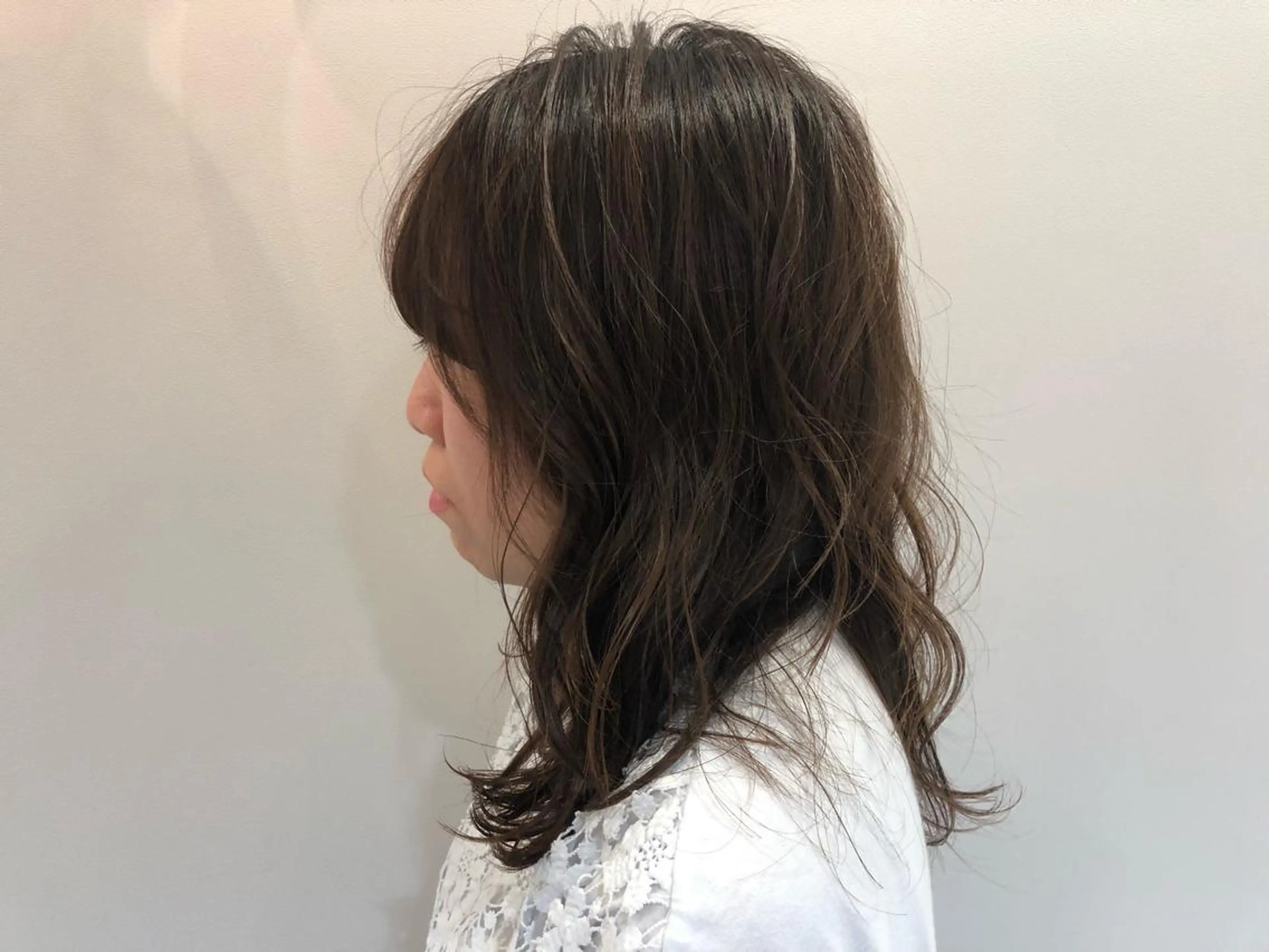 セミロング 辻本 夏子のヘアスタイル