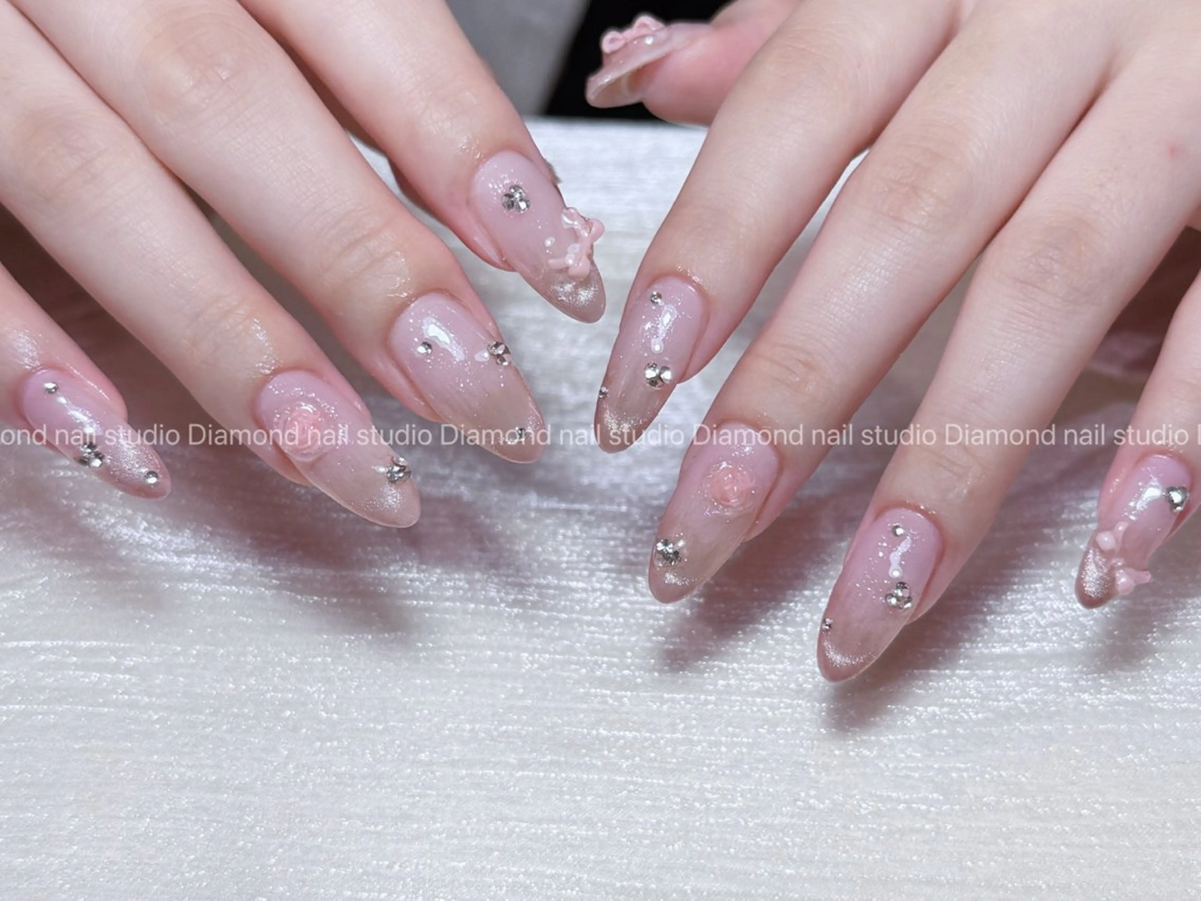 ネイル アートネイル オーロラネイル フラッシュネイル ガーリー キラキラネイル ハンドネイル Una NAILMANAMIのネイルデザイン