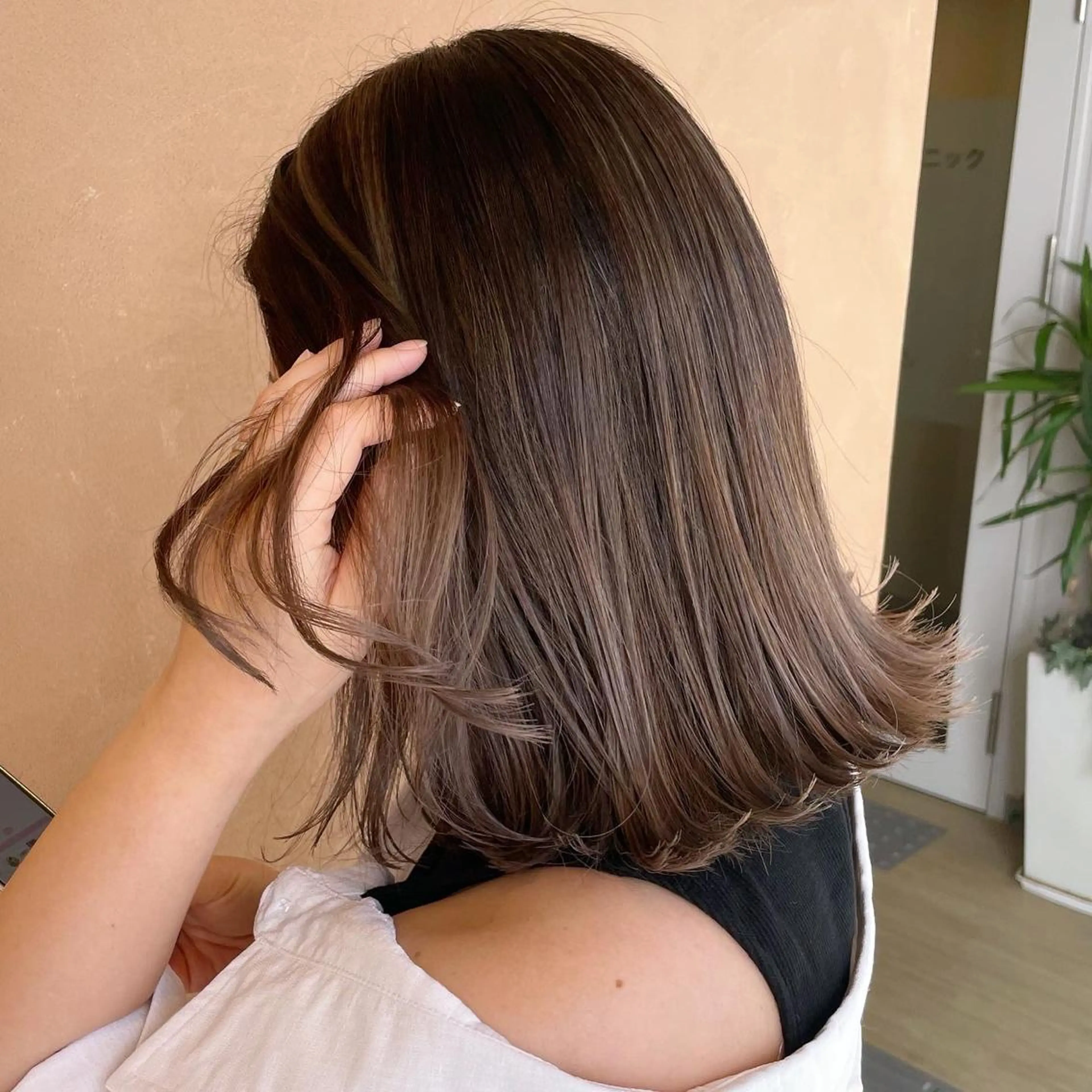 ミディアム カラー Lull1人美容室 バレイヤージュのヘアスタイル