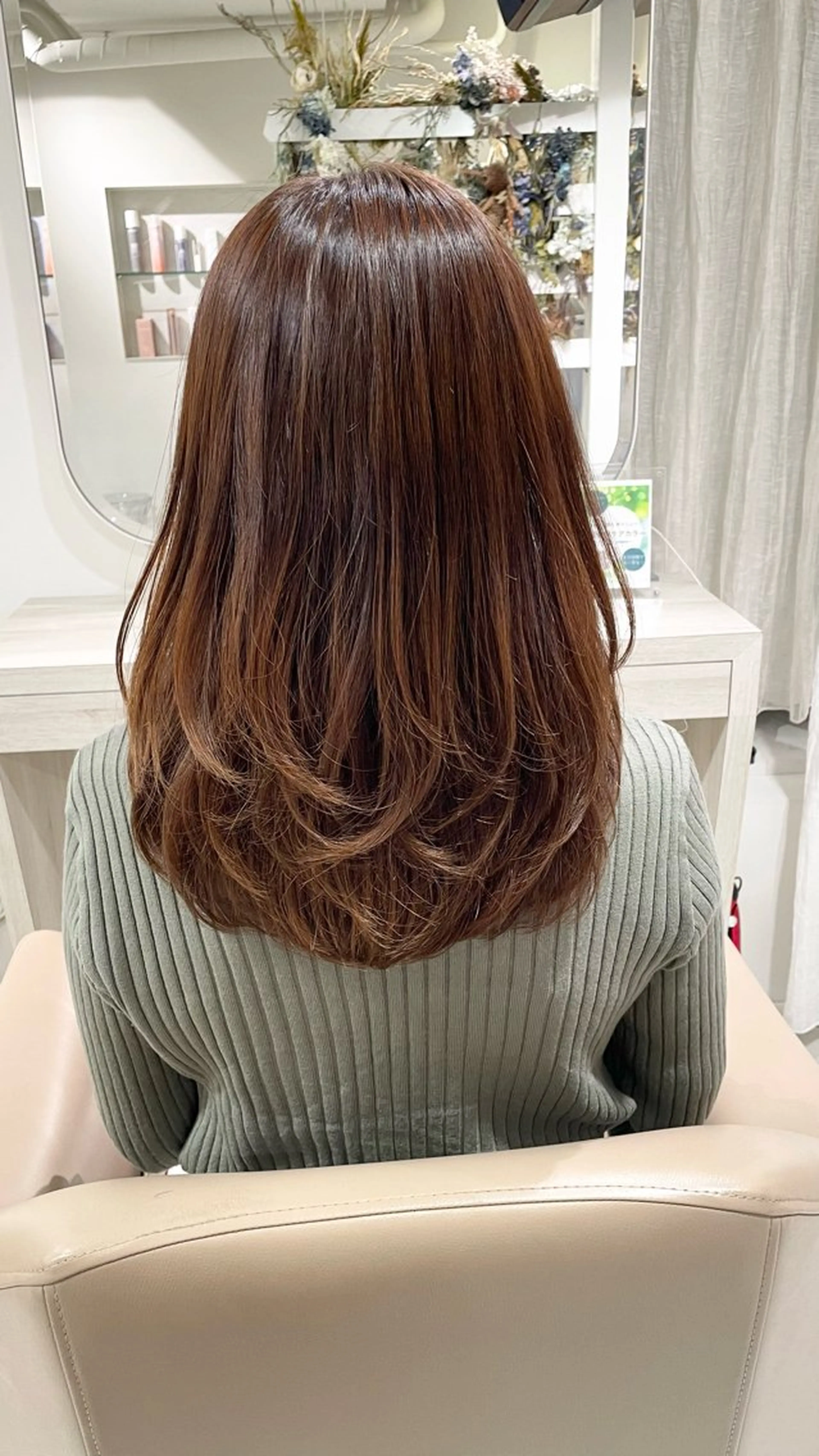 セミロング レイヤーカット ハッシュカット 暖色カラー/伊藤菜月のヘアスタイル