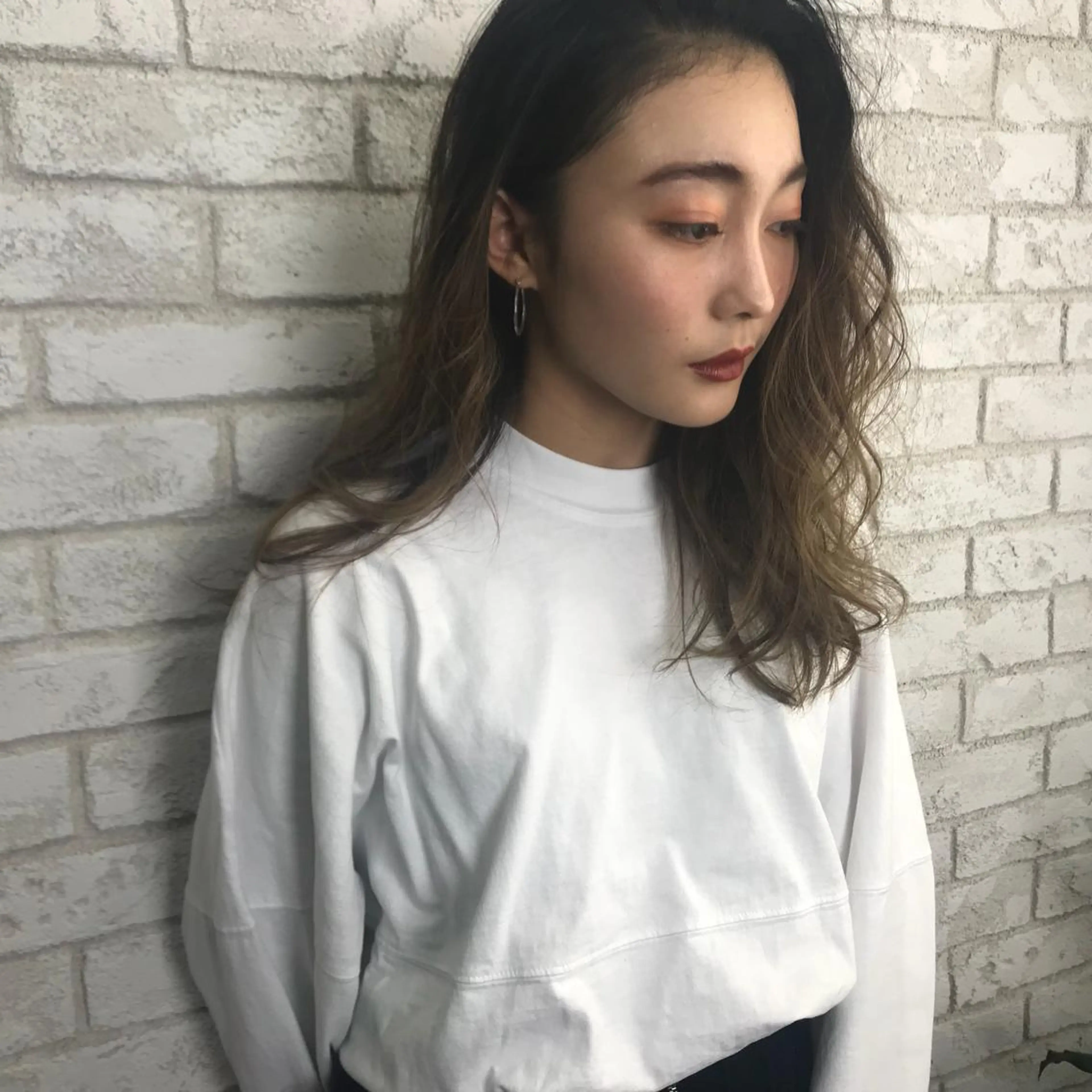 オリーブ/アッシュ やわらか透明感カラーのヘアスタイル