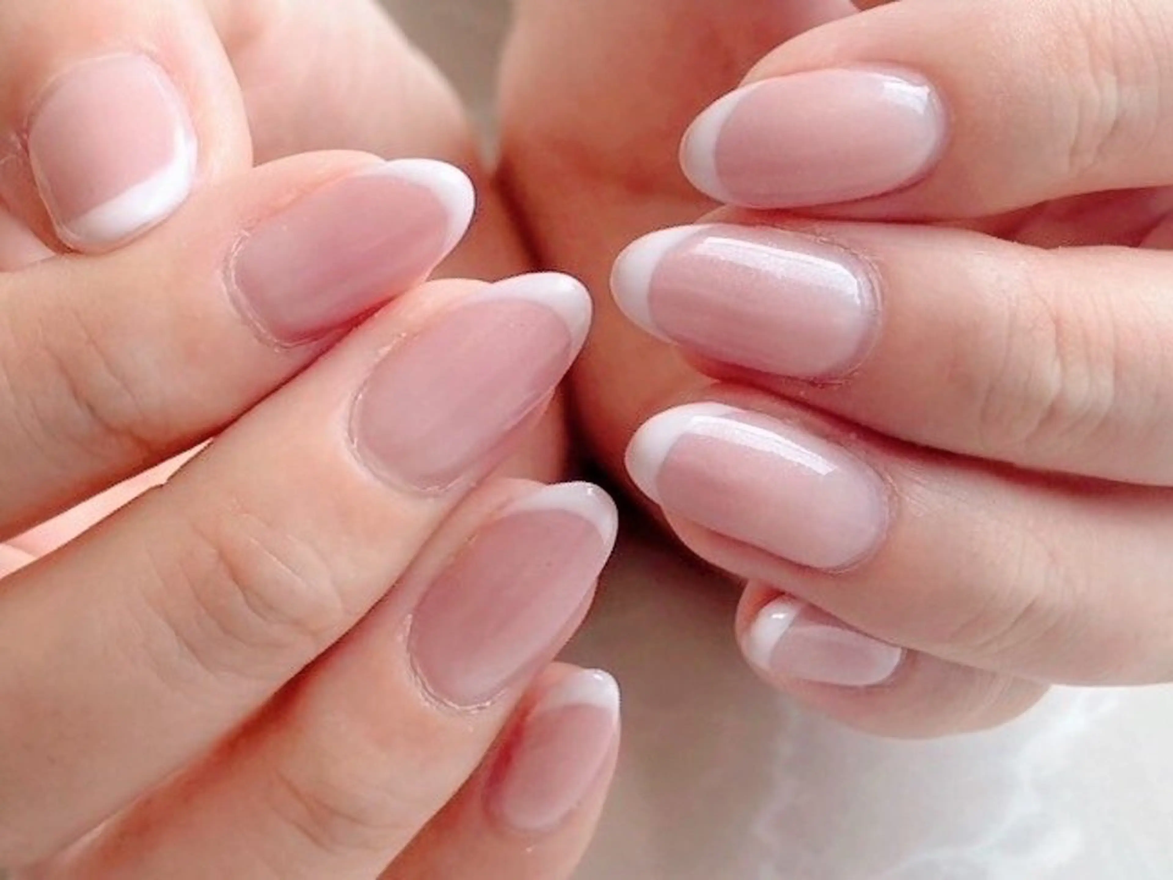 【オフ無し】白フレンチ※ベースのカラー選べますの写真