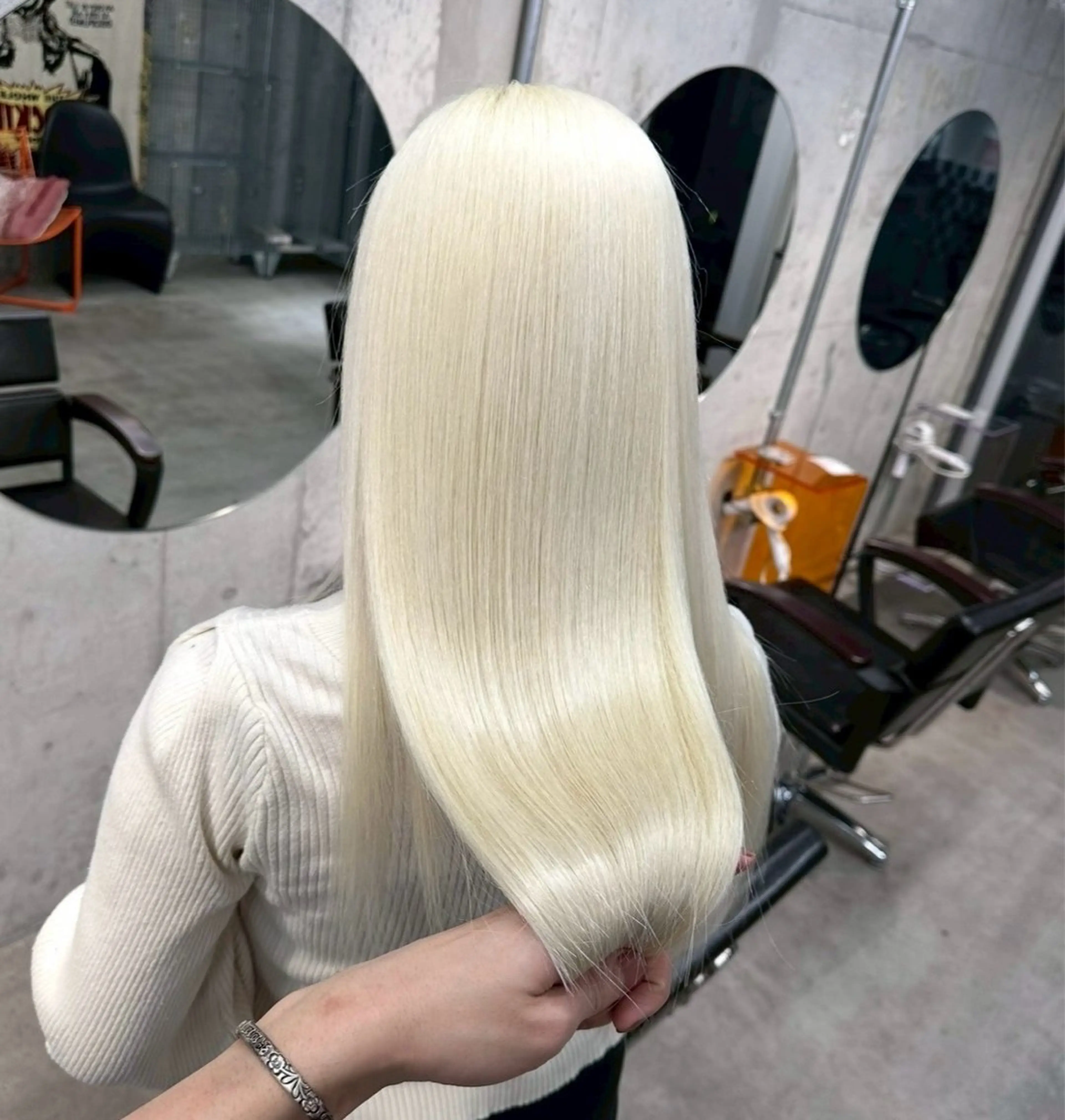 ロング カラー ヘアカラー フジマ ハルナのヘアスタイル