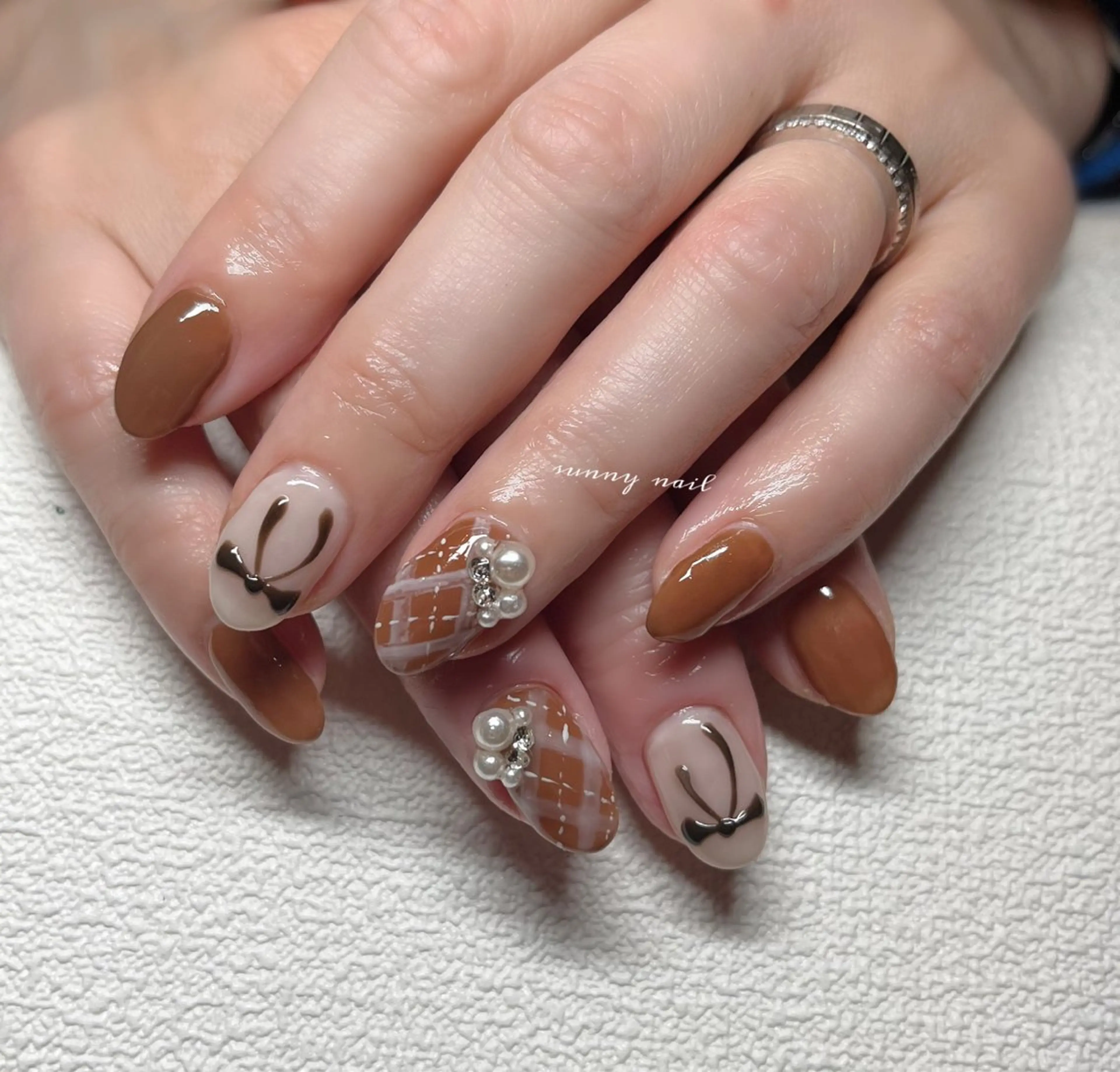 ネイル ブラウン ジェルネイル パラジェル リボン sunny nailのネイルデザイン