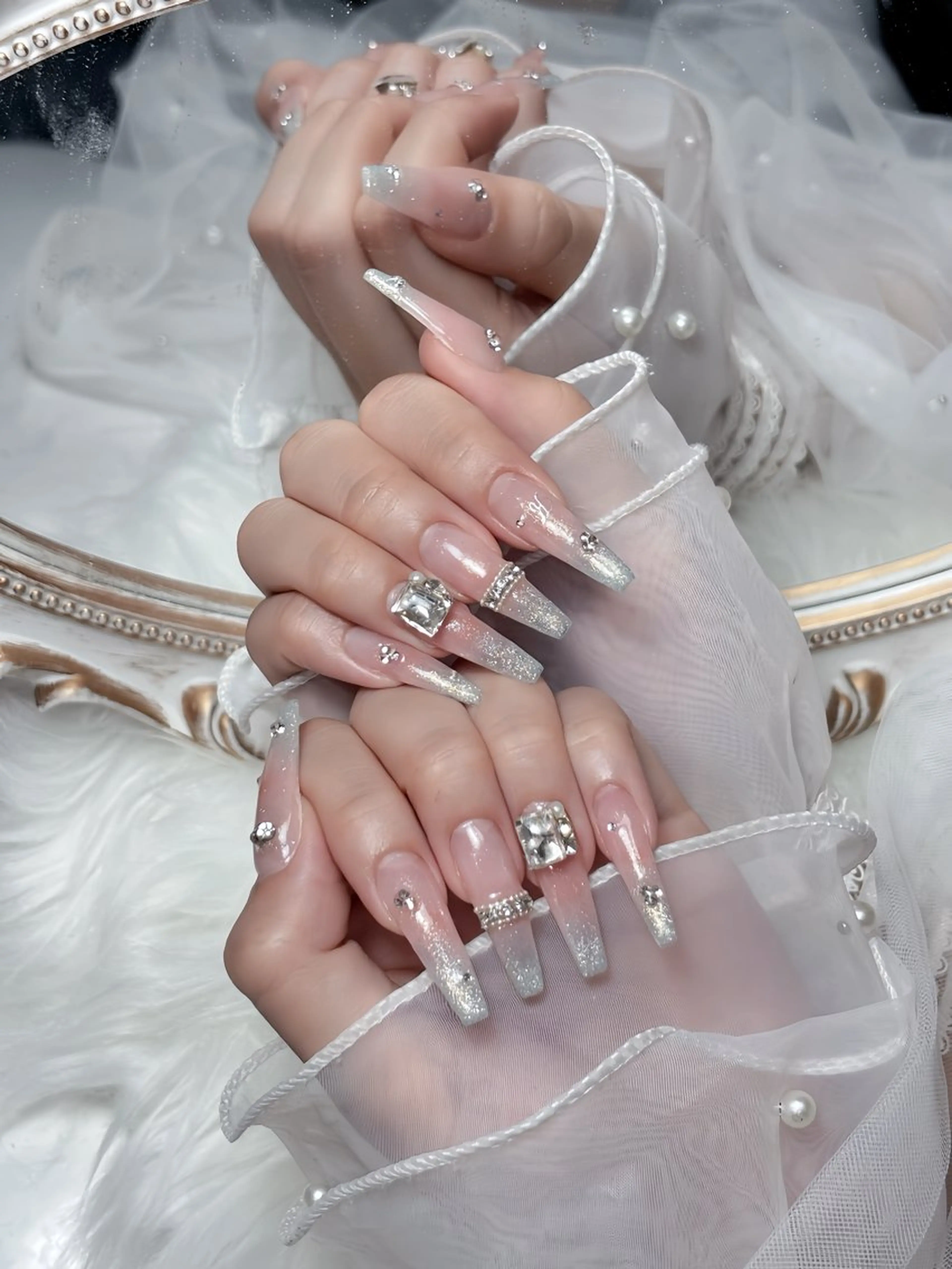 ネイル チークネイル ドット フレンチネイル グラデーション ハート ハンドネイル ハンドケア Eli Nails 新宿のネイルデザイン