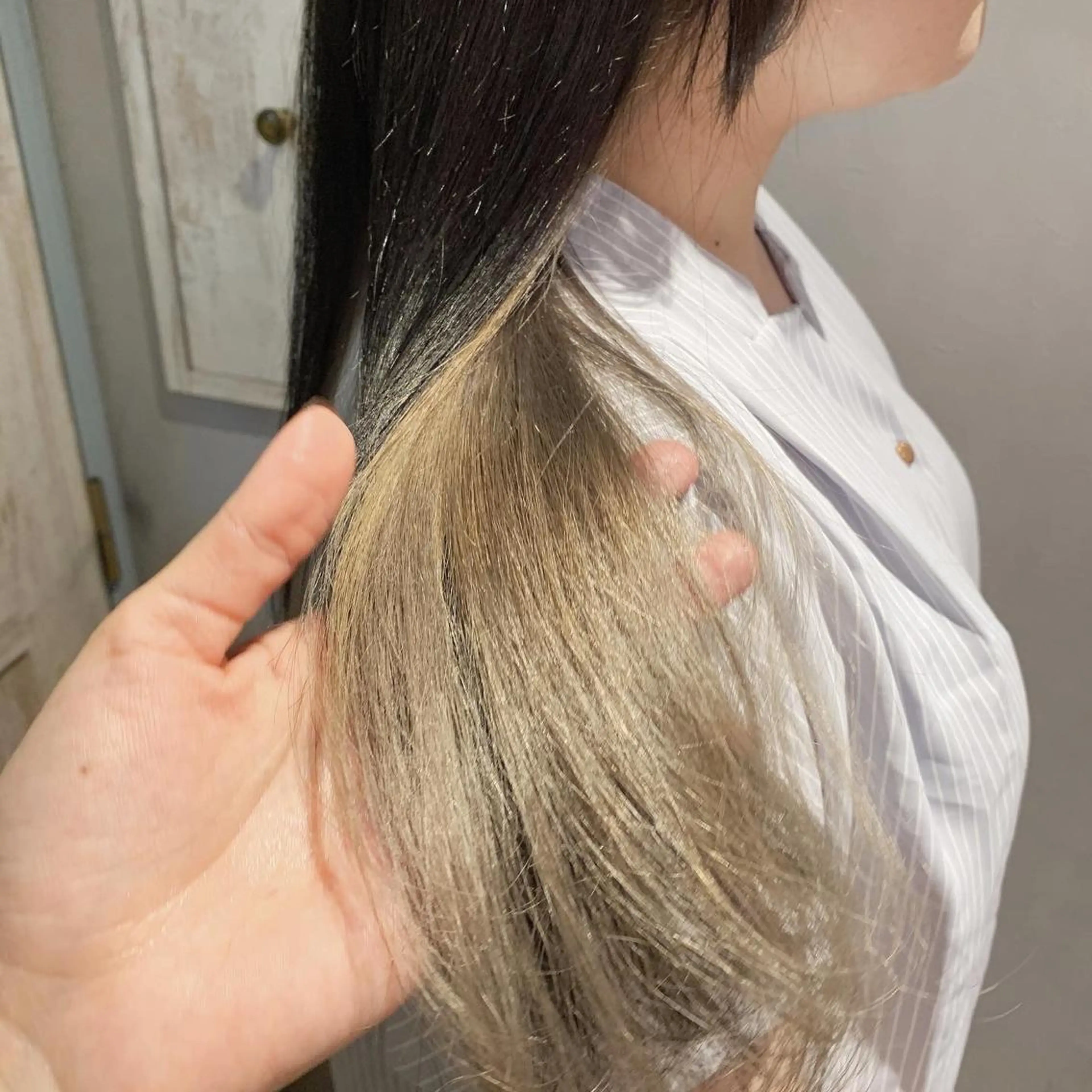 セミロング 淡色ふんわりhair 新宿satomiのヘアスタイル