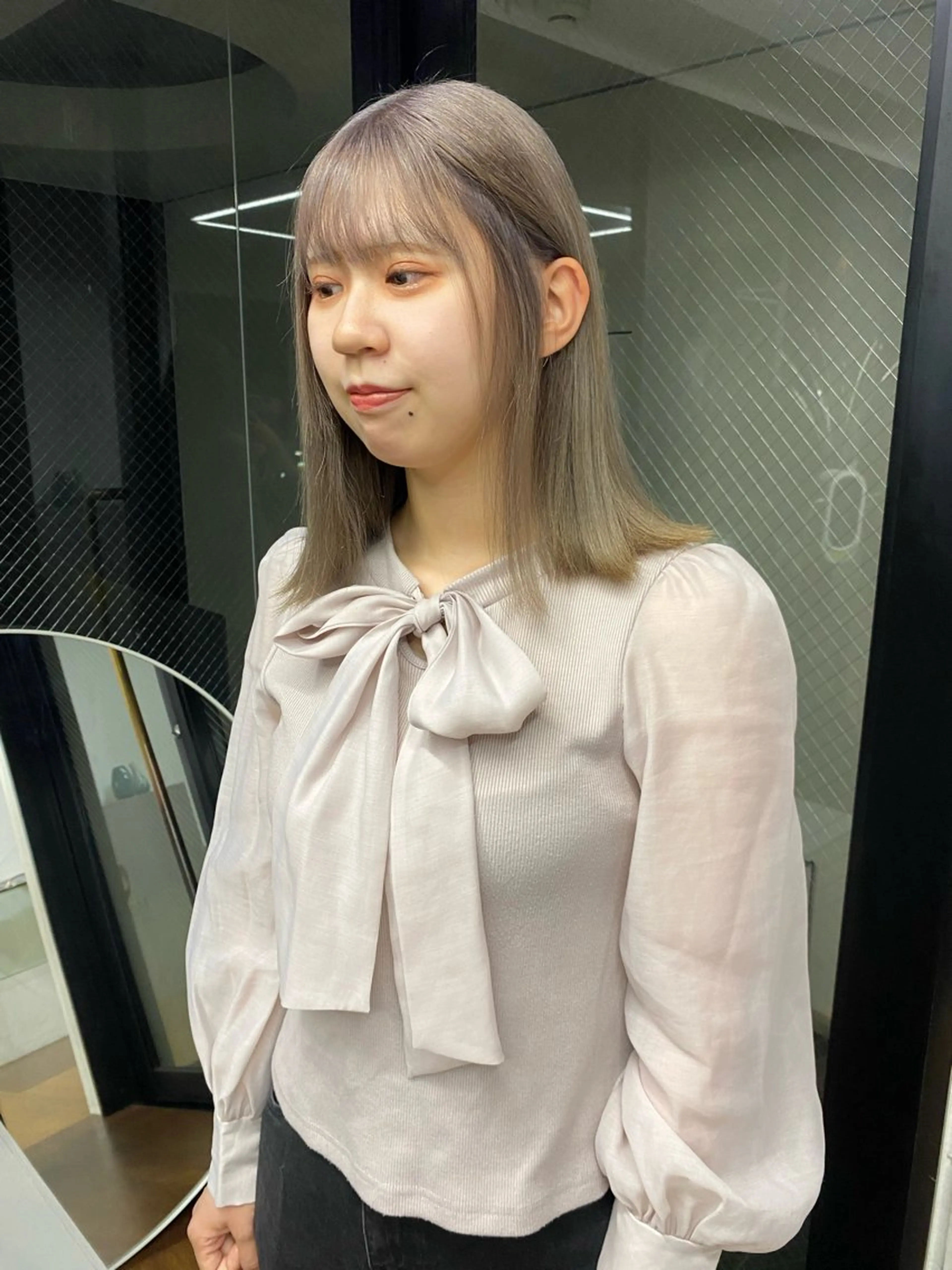 ロング カラー ブリーチ 柔らかストレートと ツヤカラー/和田陽向のヘアスタイル