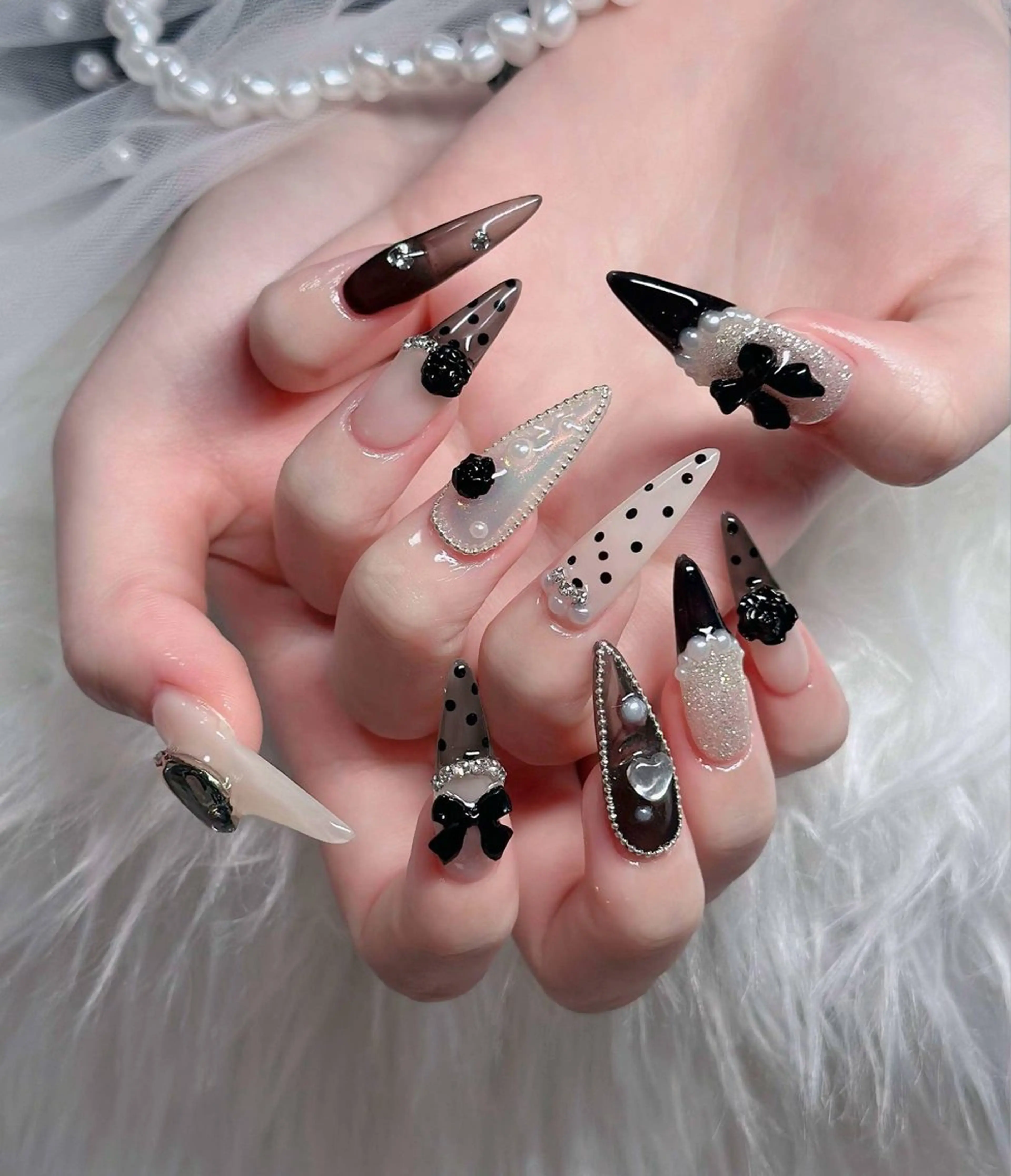 ネイル フレンチネイル ジェルネイル ガラスフレンチ ハロウィン ハート H.baby Nail Salonのネイルデザイン