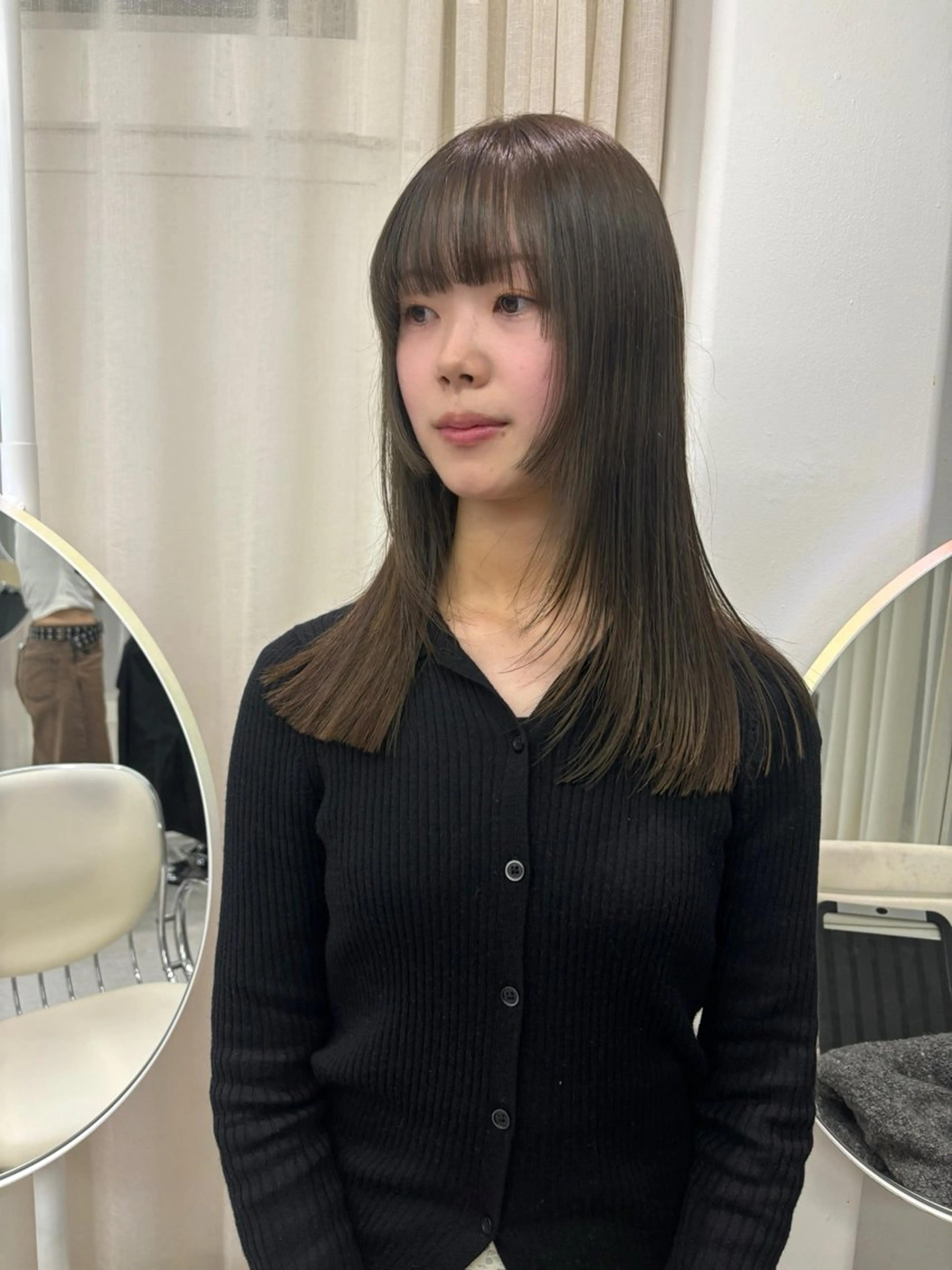 セミロング カラー オリーブグレー 顔まわりレイヤー 姫カット レイヤーカット カット ヘアカラー トリートメント レイヤーカット🎀 kanaのヘアスタイル