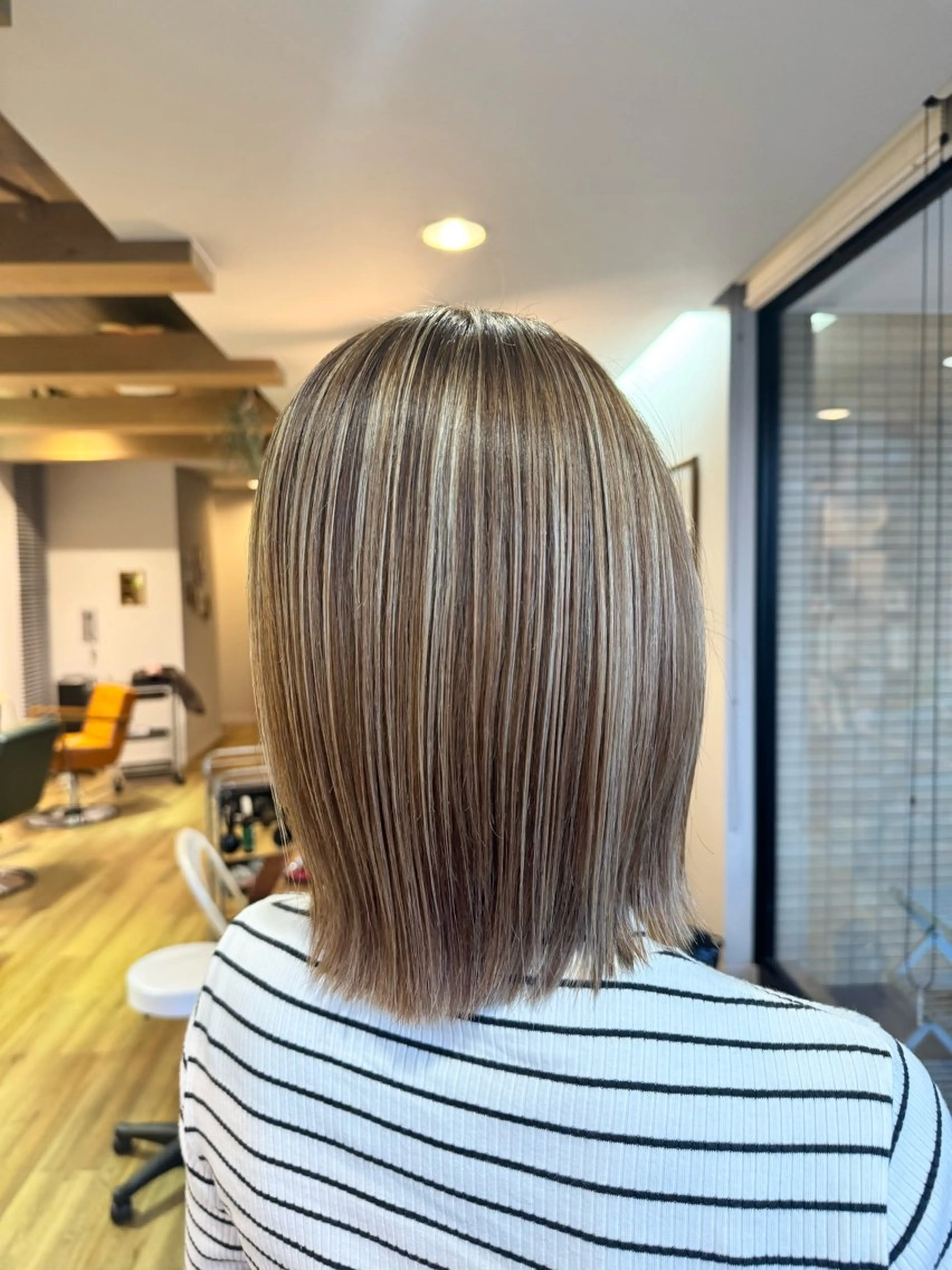 ミディアム カラー アッシュ ハイライトカラー ハイライト ヘアカラー トリートメント ツキダテ ユイのヘアスタイル