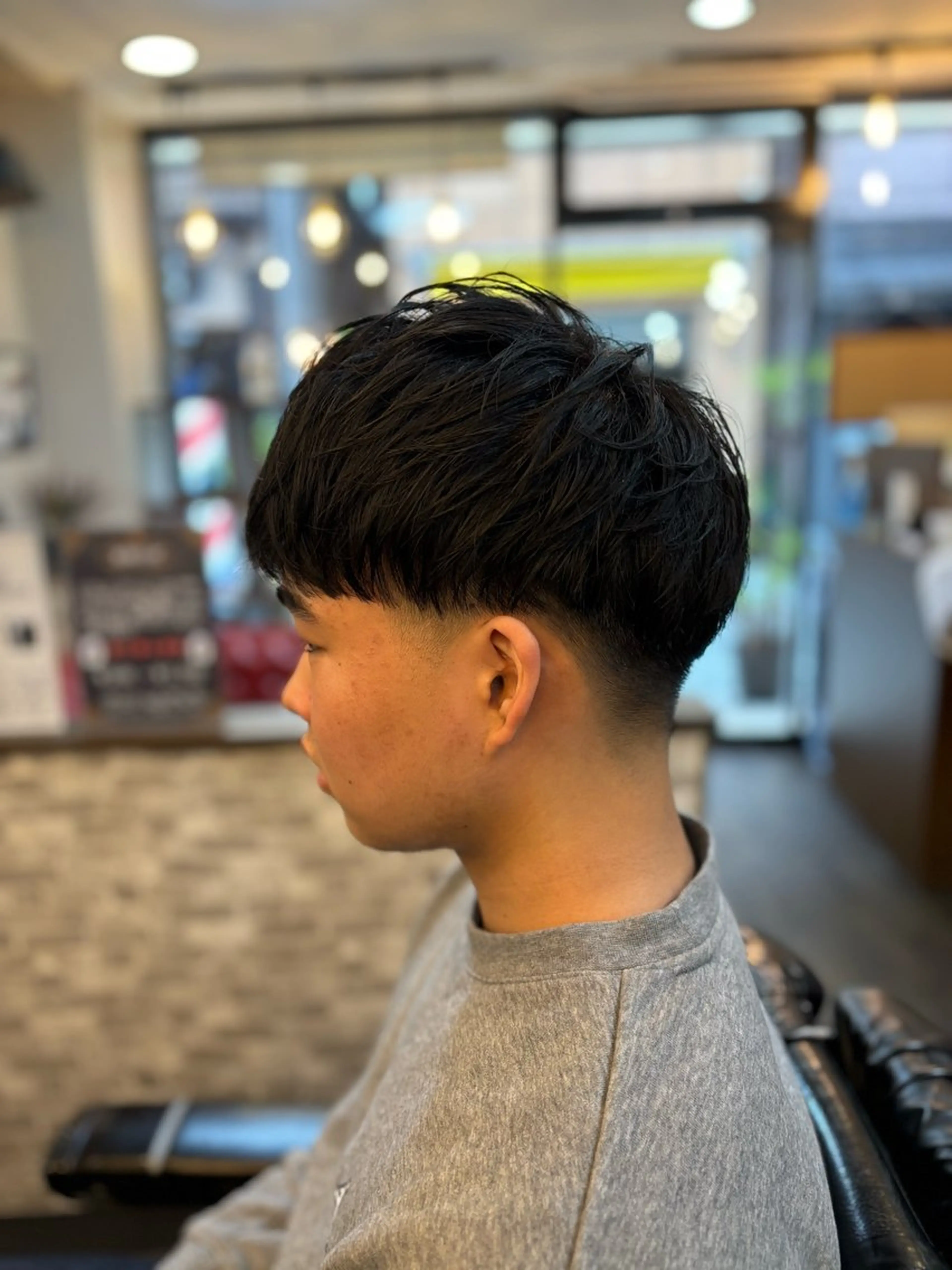 ミディアム メンズ フェードカット マッシュ ツーブロック AKI ーのヘアスタイル