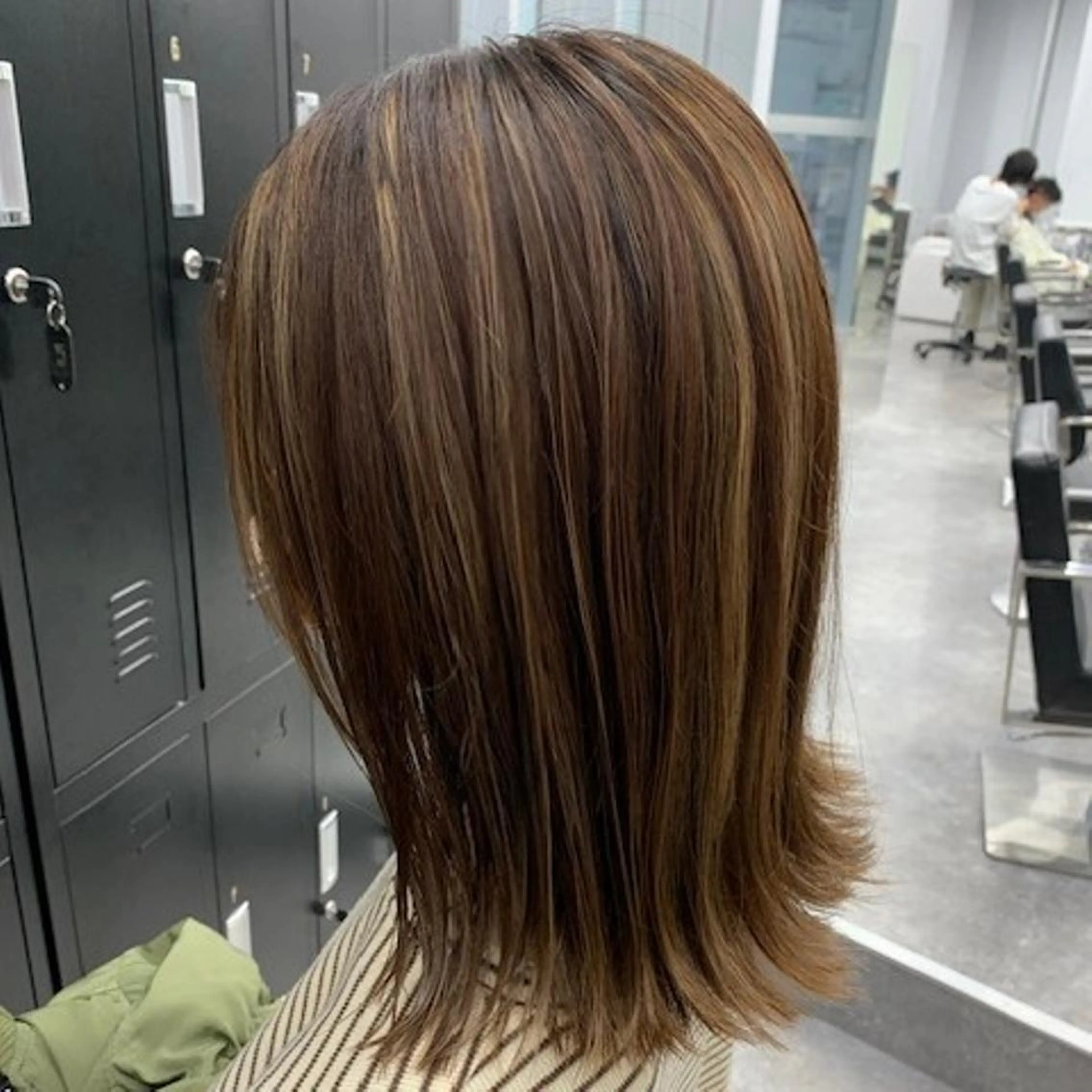 ミディアム カット ヘアカラー トリートメント ヘアテラス エムナラテンのヘアスタイル