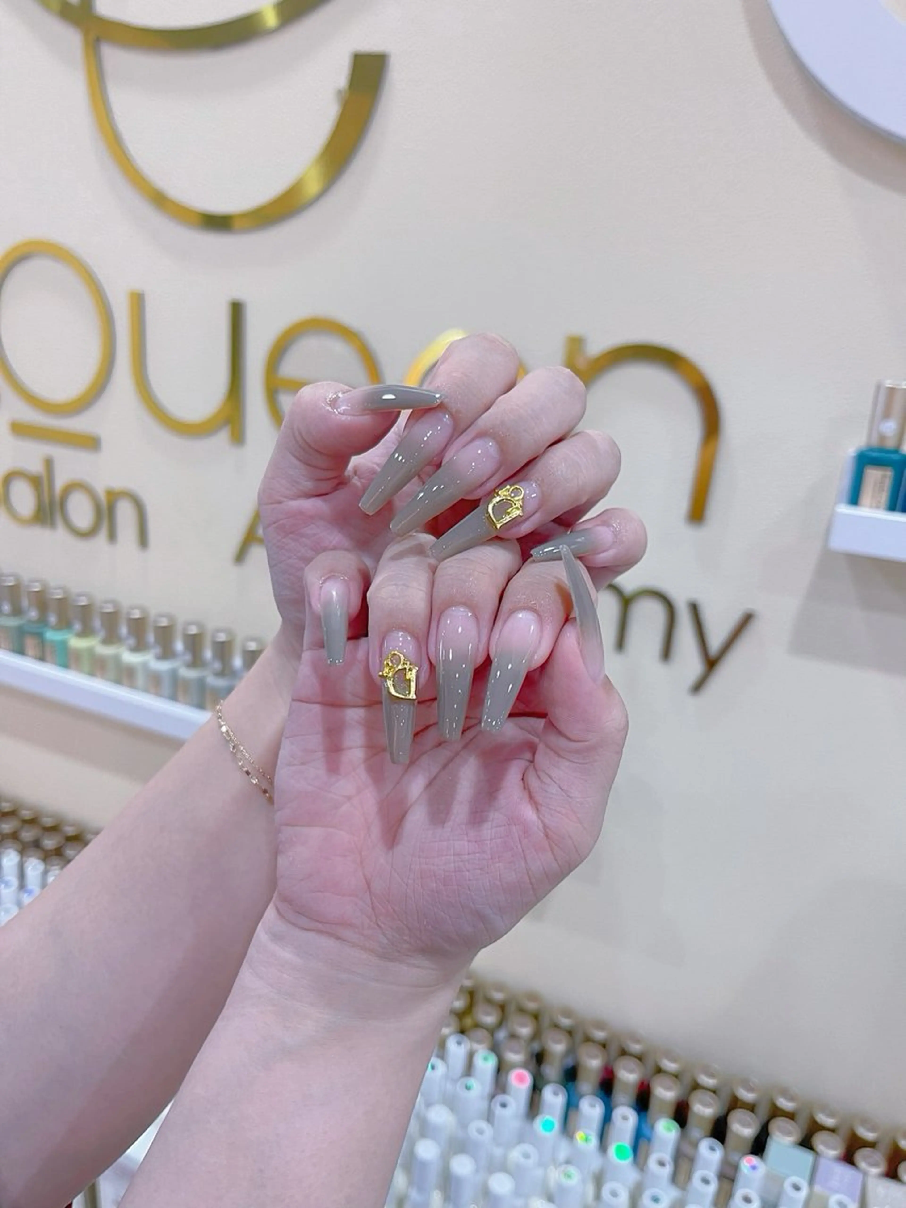 ネイル MQueen ネイルサロンマルのネイルデザイン