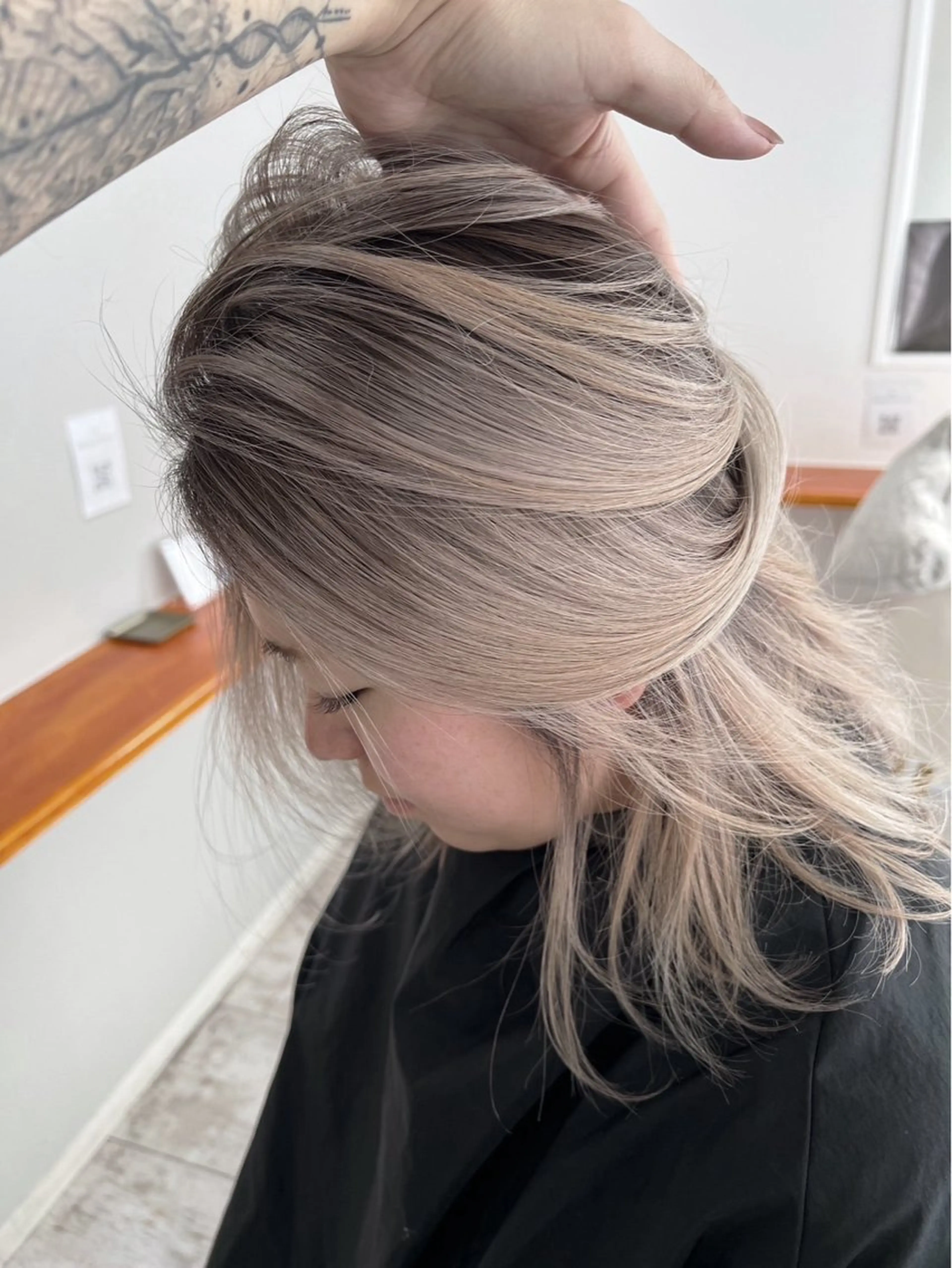 ミディアム カラー バレイヤージュ ベージュカラー ホワイトベージュ レイヤーカット ヘアカラー トリートメント 指名数No.1 /NAOYAのヘアスタイル