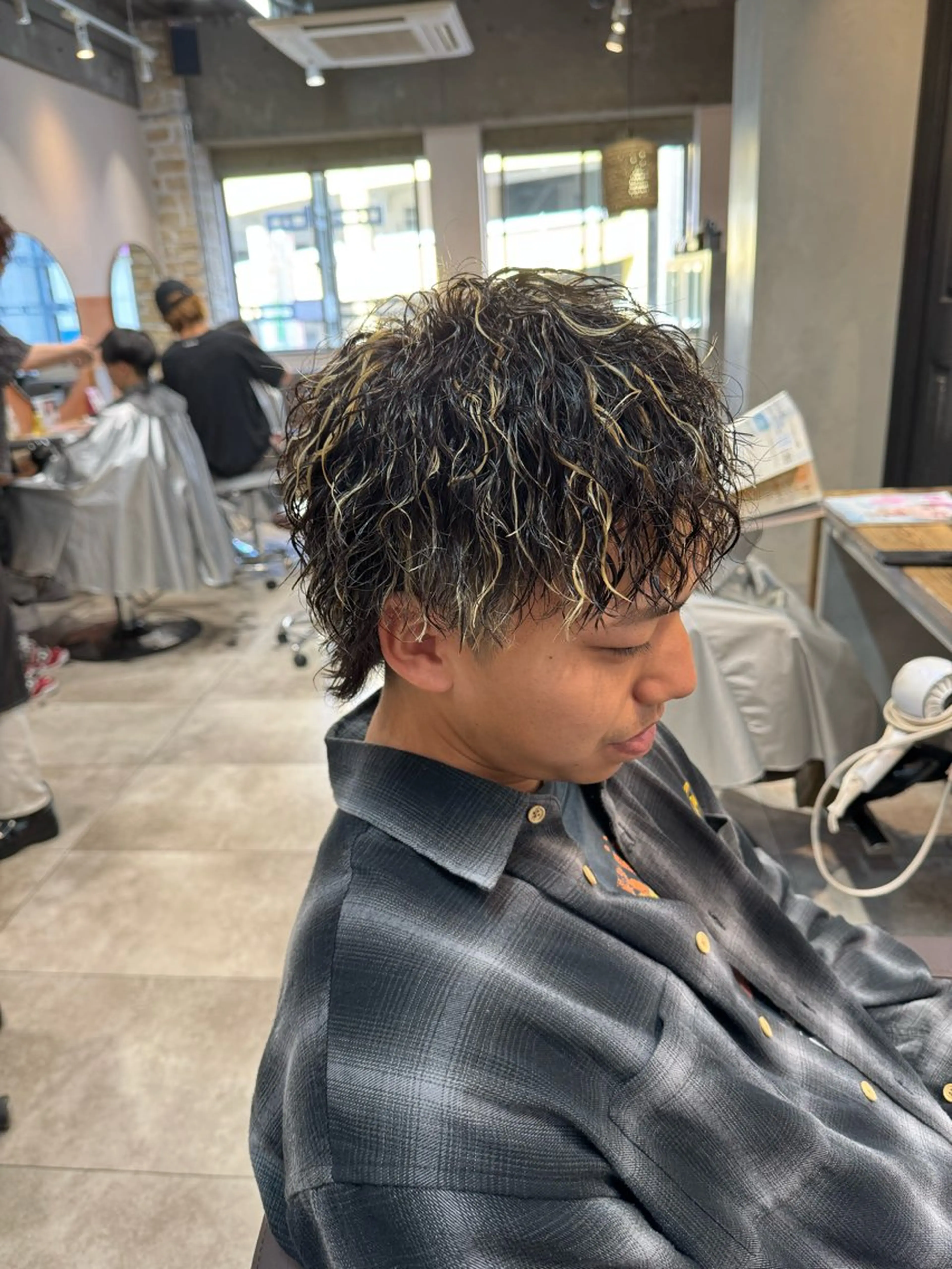 メンズ メンズハイライト メンズパーマ カット ヘアカラー パーマ メンズ特化 TAKUYAのヘアスタイル