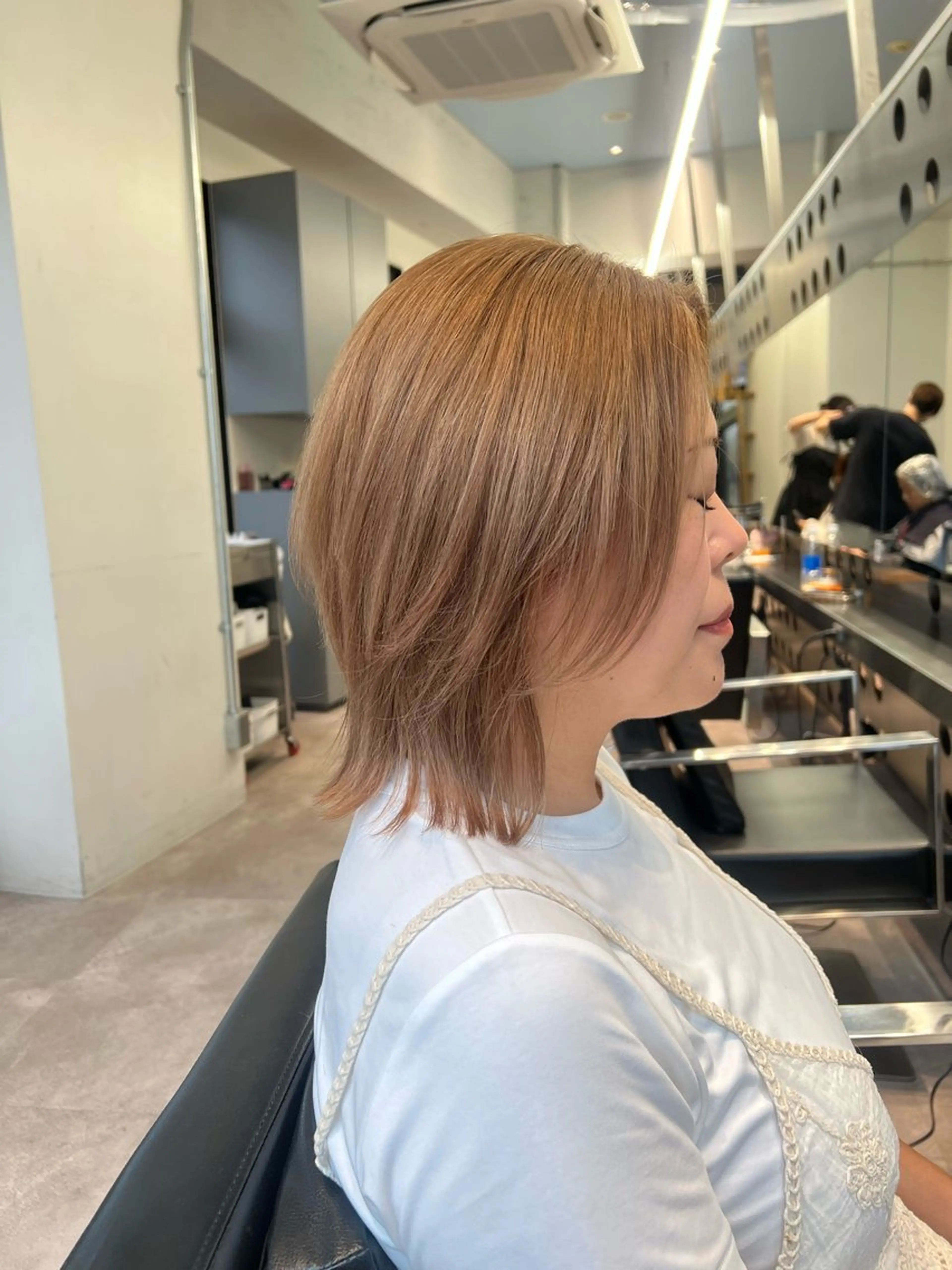 ミディアム カラー ベージュカラー ミルクティーベージュ 堀江 /木下椋麻のヘアスタイル