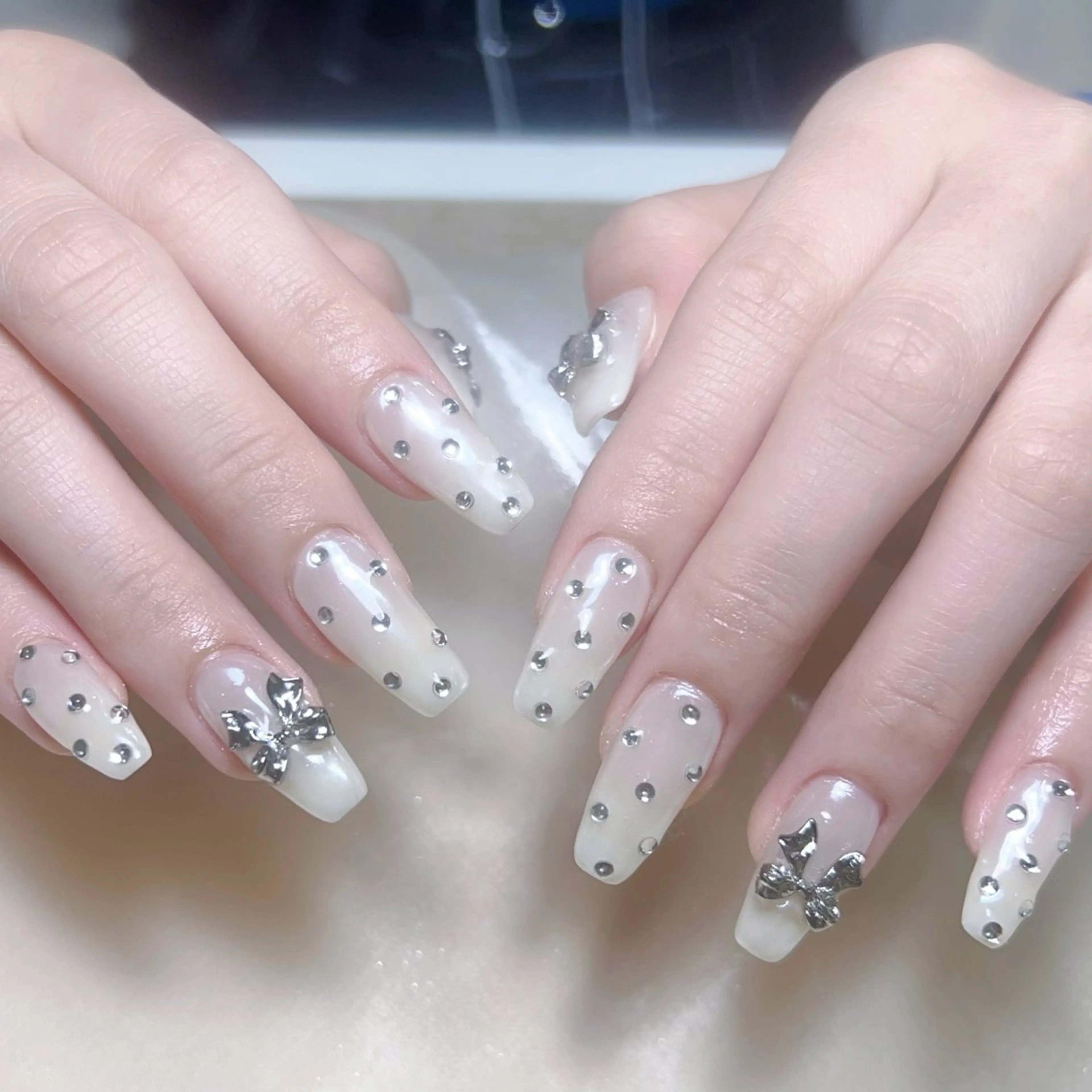 メンズ ネイル メンズ韓国風 アートネイル オーロラネイル ガーリー キラキラネイル ハンドネイル Nail salon 木にいるのネイルデザイン