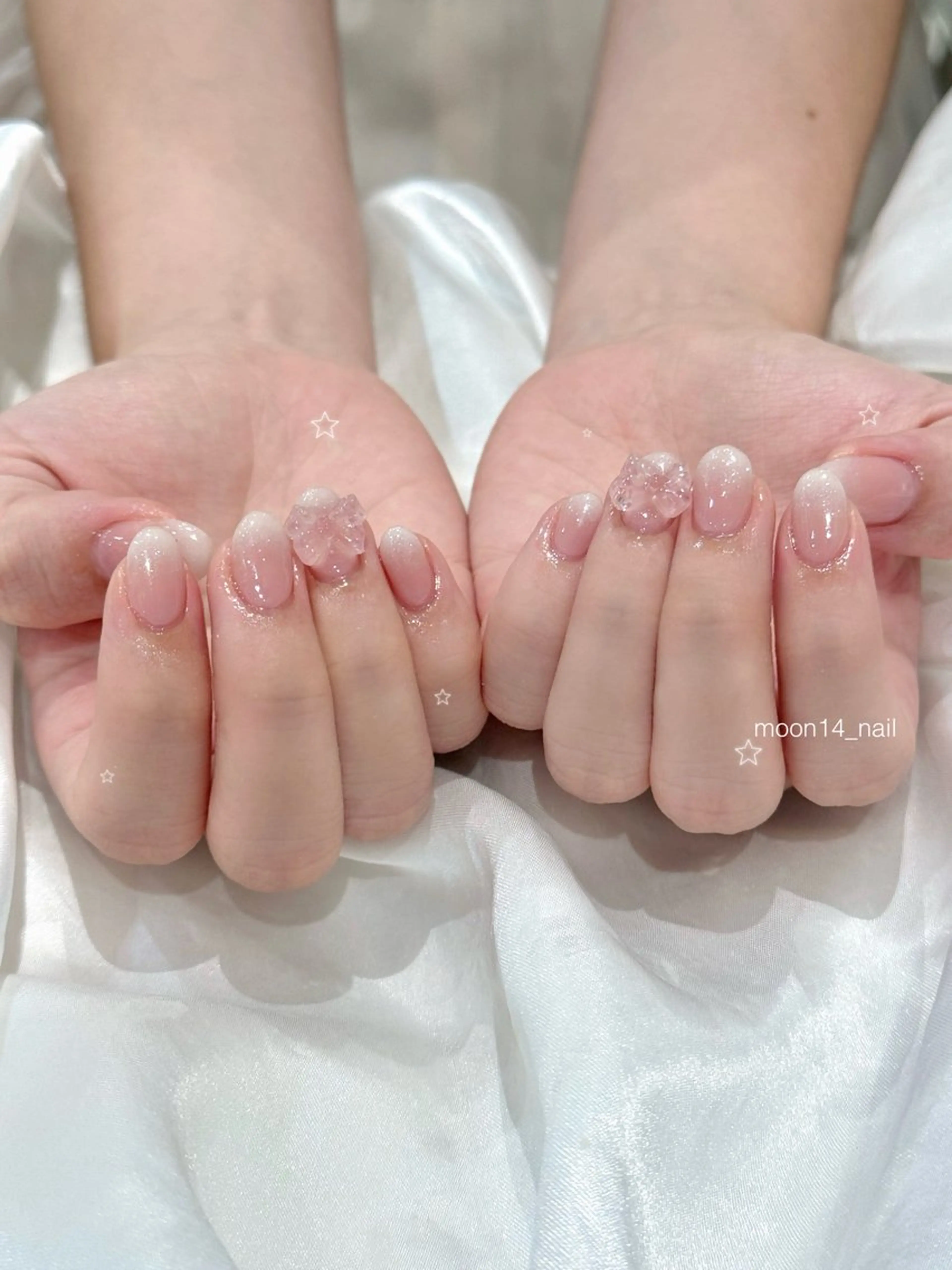 ネイル ジェルネイル グラデーション キラキラネイル パラジェル ピンク ハンドネイル natsuki 💫のネイルデザイン