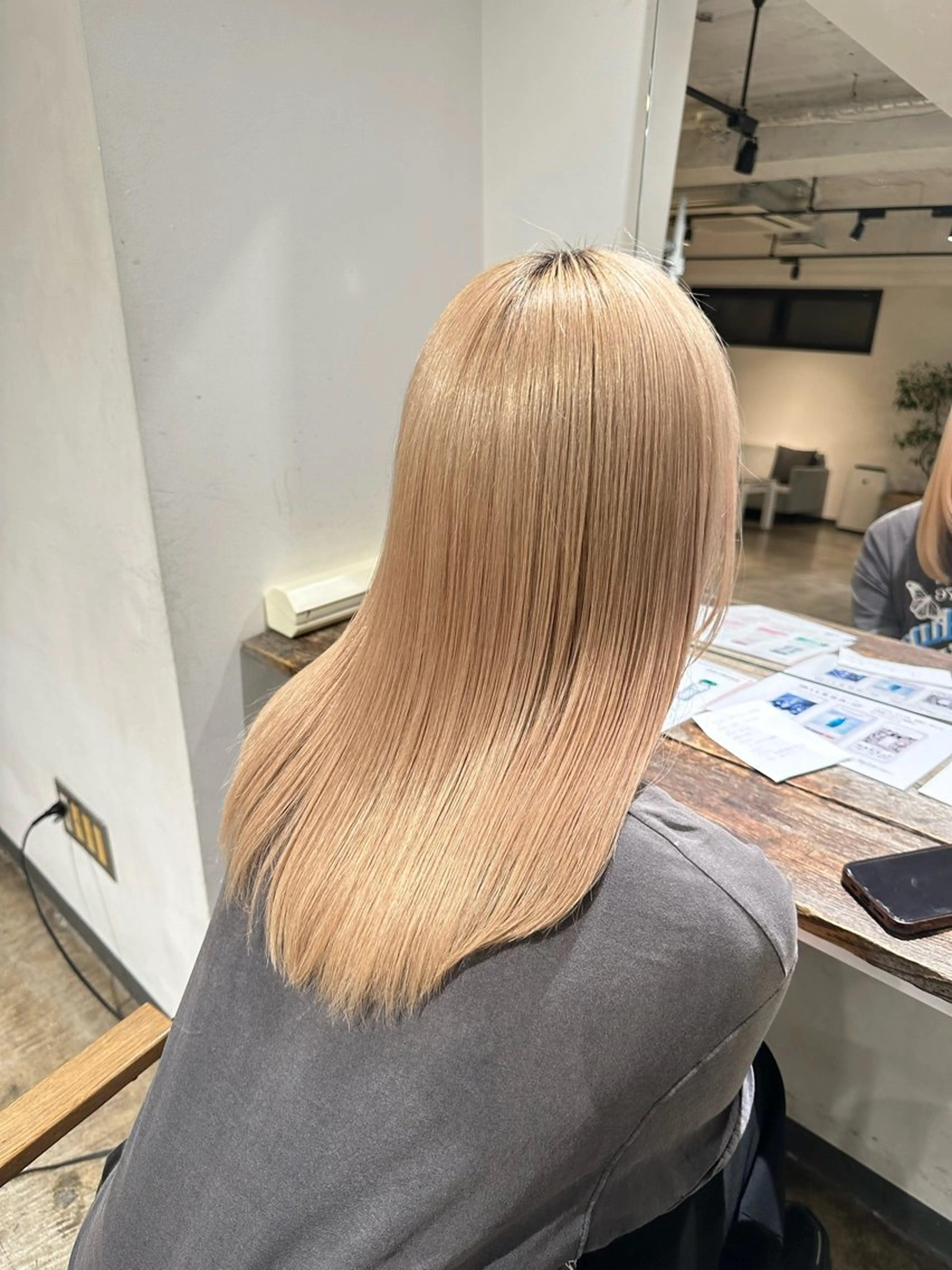 セミロング カラー ベージュカラー ブリーチ 抜きっぱなしブロンド ブロンド ブロンドベージュ ヘアカラー トリートメント 暖色カラー🍒 ケアブリーチ/akiのヘアスタイル