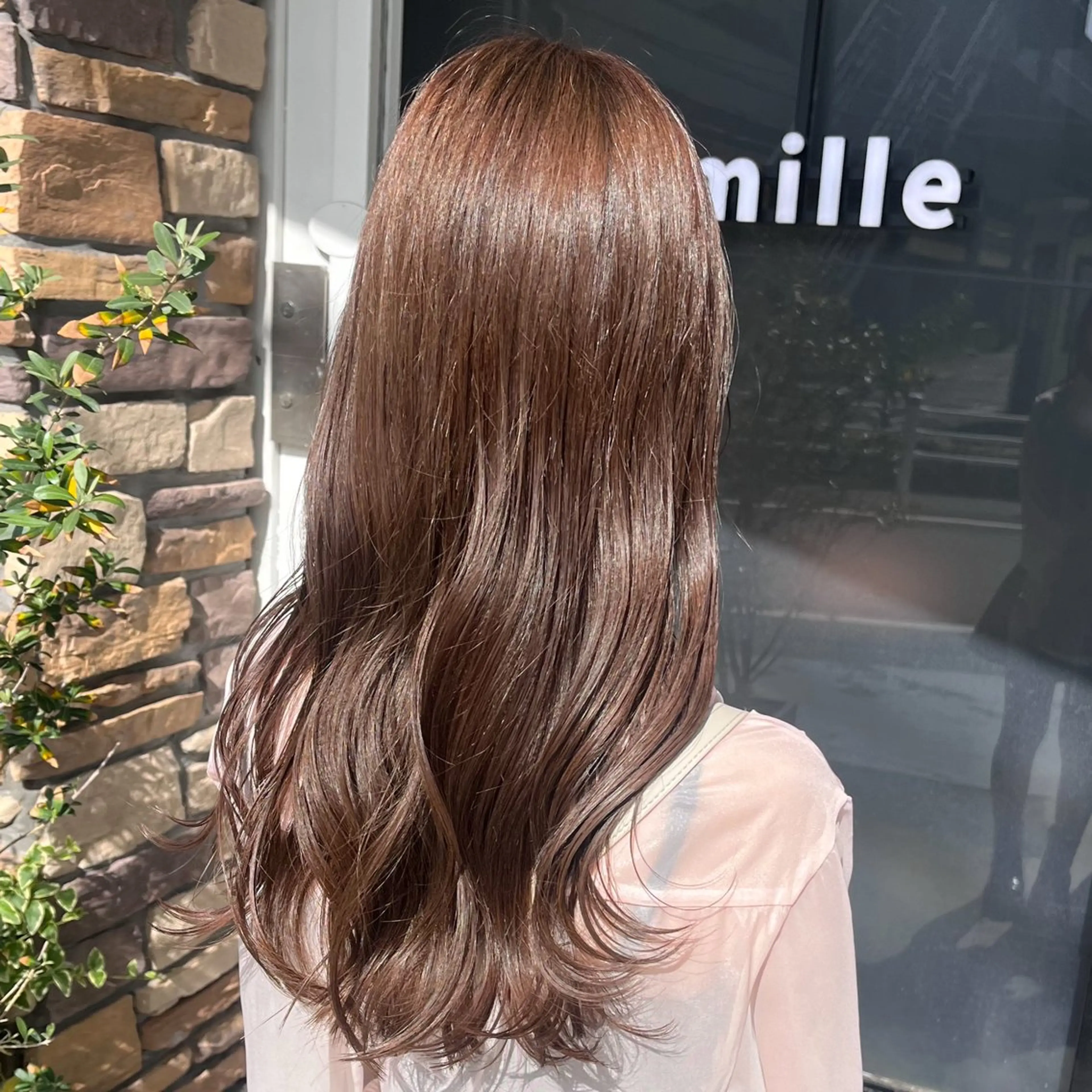 ロング カラー ベージュカラー ブリーチ ブラウンカラー 透明感カラー ダブルカラー カット ヘアカラー トリートメント 伊藤 玲衣のヘアスタイル