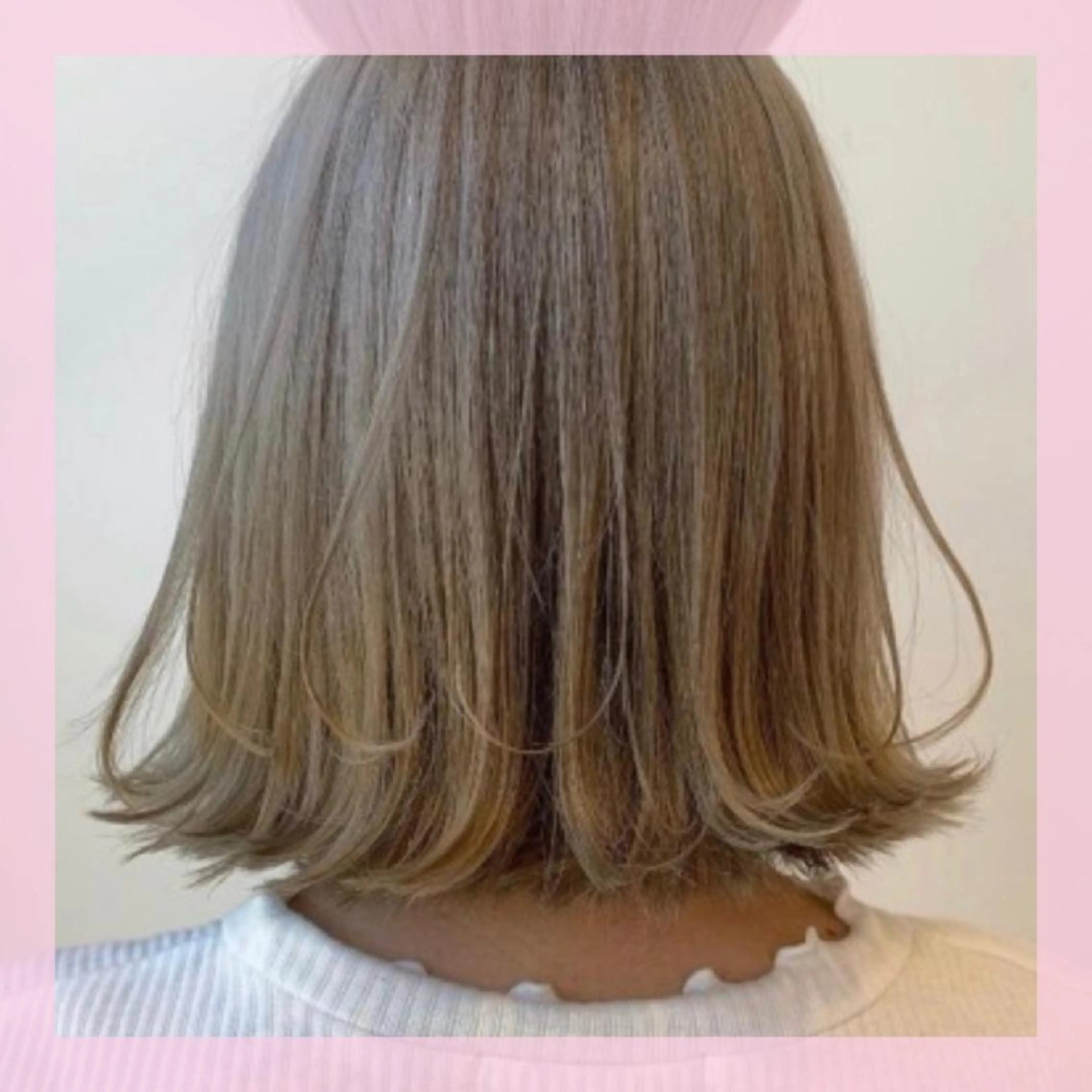 ショート カラー ベージュカラー ミルクティーベージュ カット ヘアカラー 🍒前川 🍒のヘアスタイル