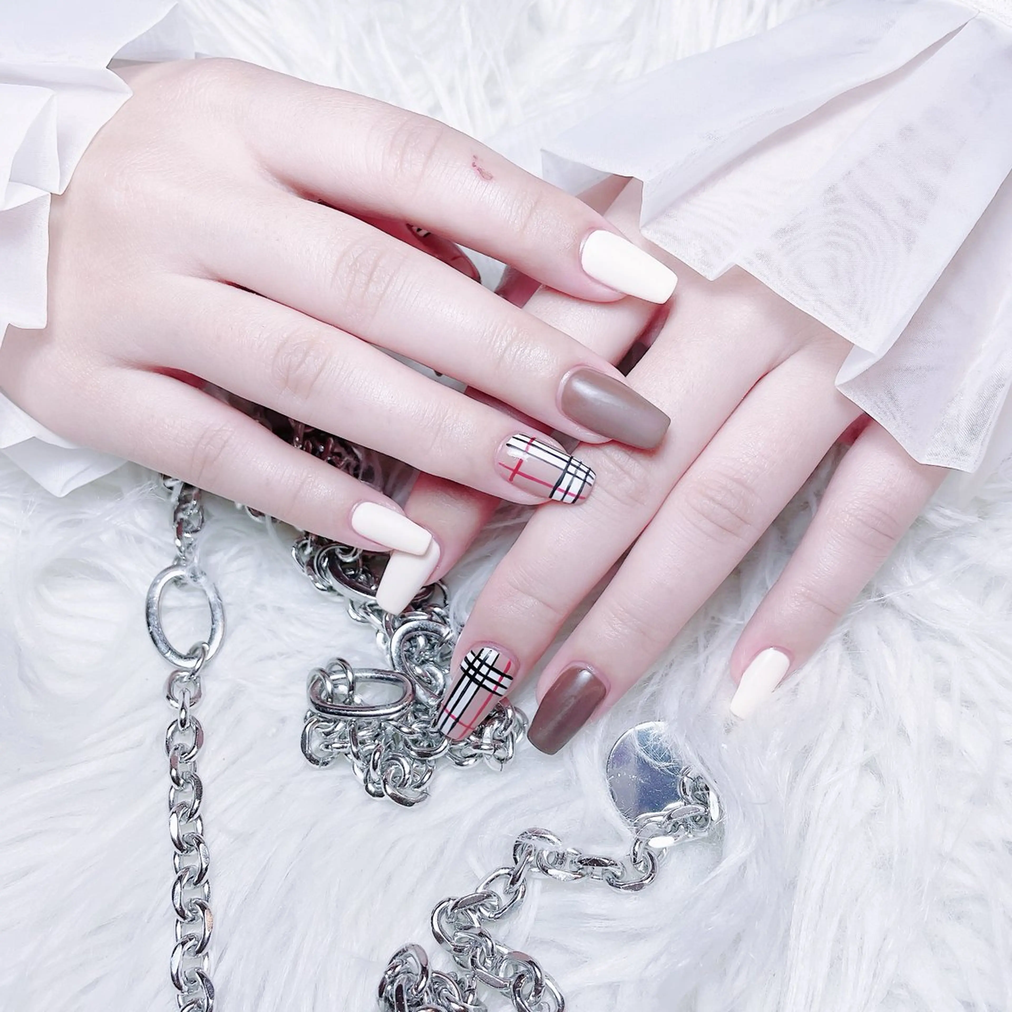 ネイル チークネイル 長さ出し フラワーネイル フレンチネイル ガーリー ハンドネイル ハンドケア NEW NAIL 池袋のネイルデザイン