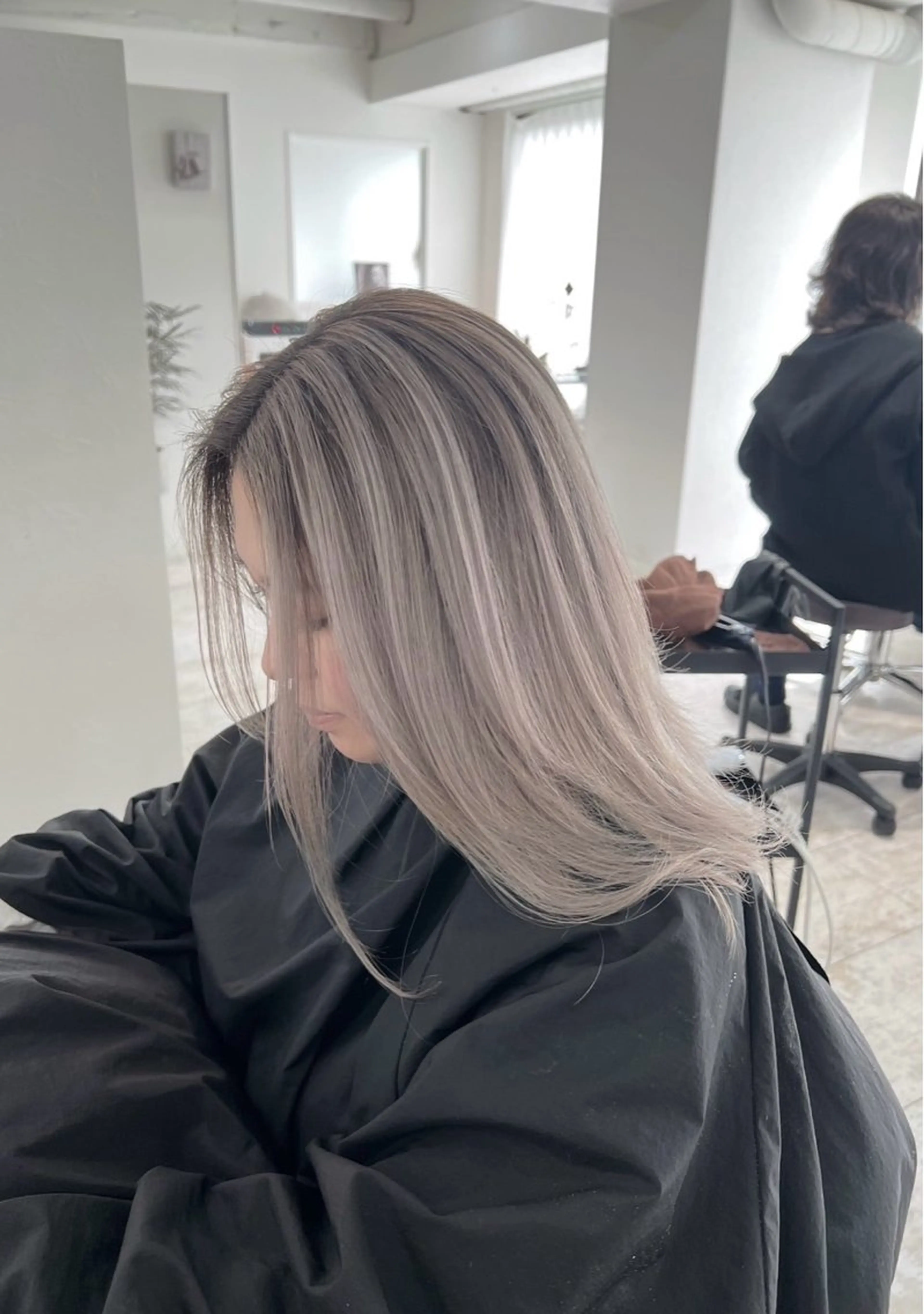 ミディアム カラー バレイヤージュ グレージュ レイヤーカット ヘアカラー トリートメント ROBIN所属・指名数No.1 /NAOYAのヘアスタイル