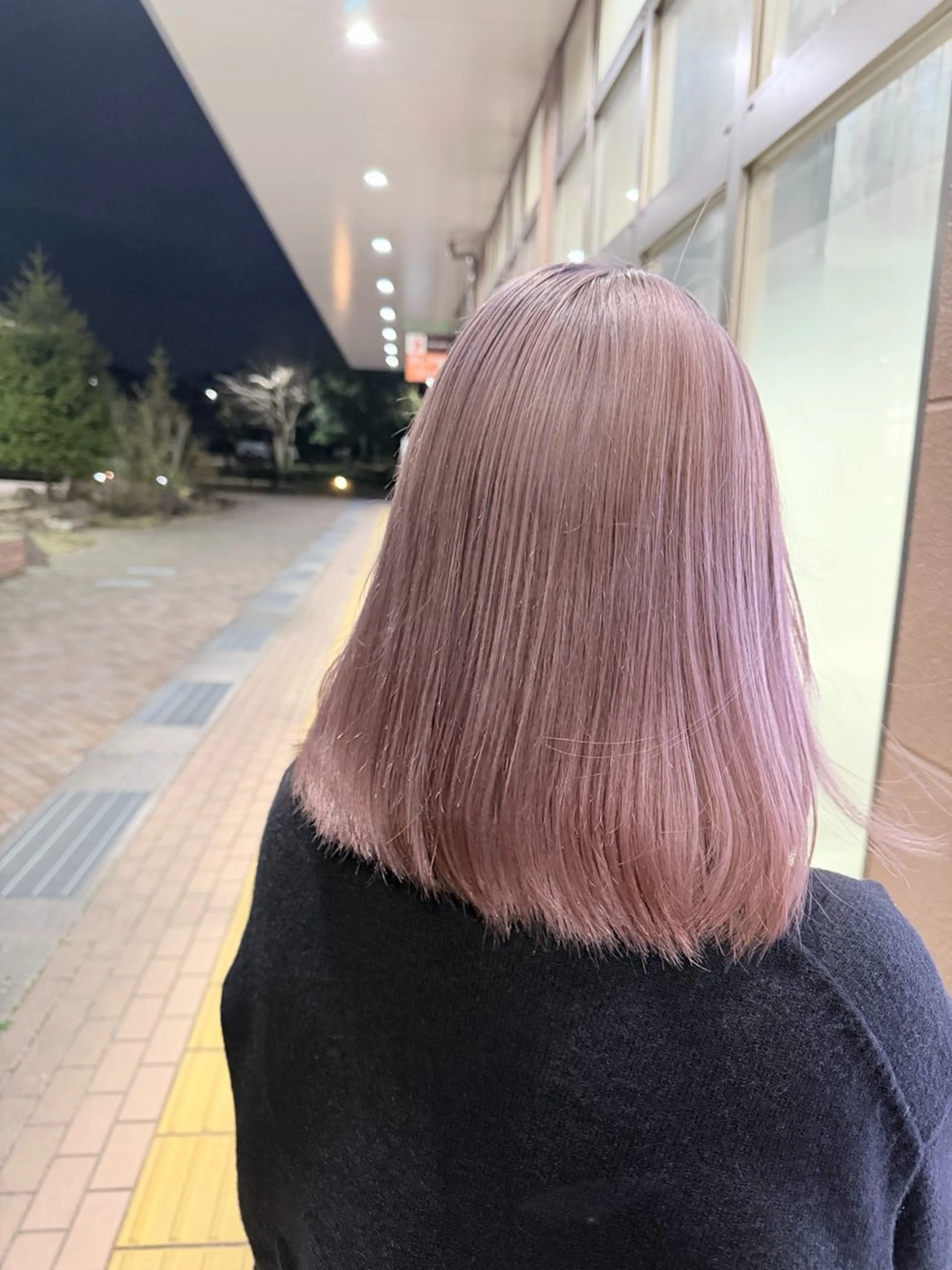 ミディアム カラー ブリーチ ピンクカラー シルバー ヘアカラー 加藤 奈菜のヘアスタイル