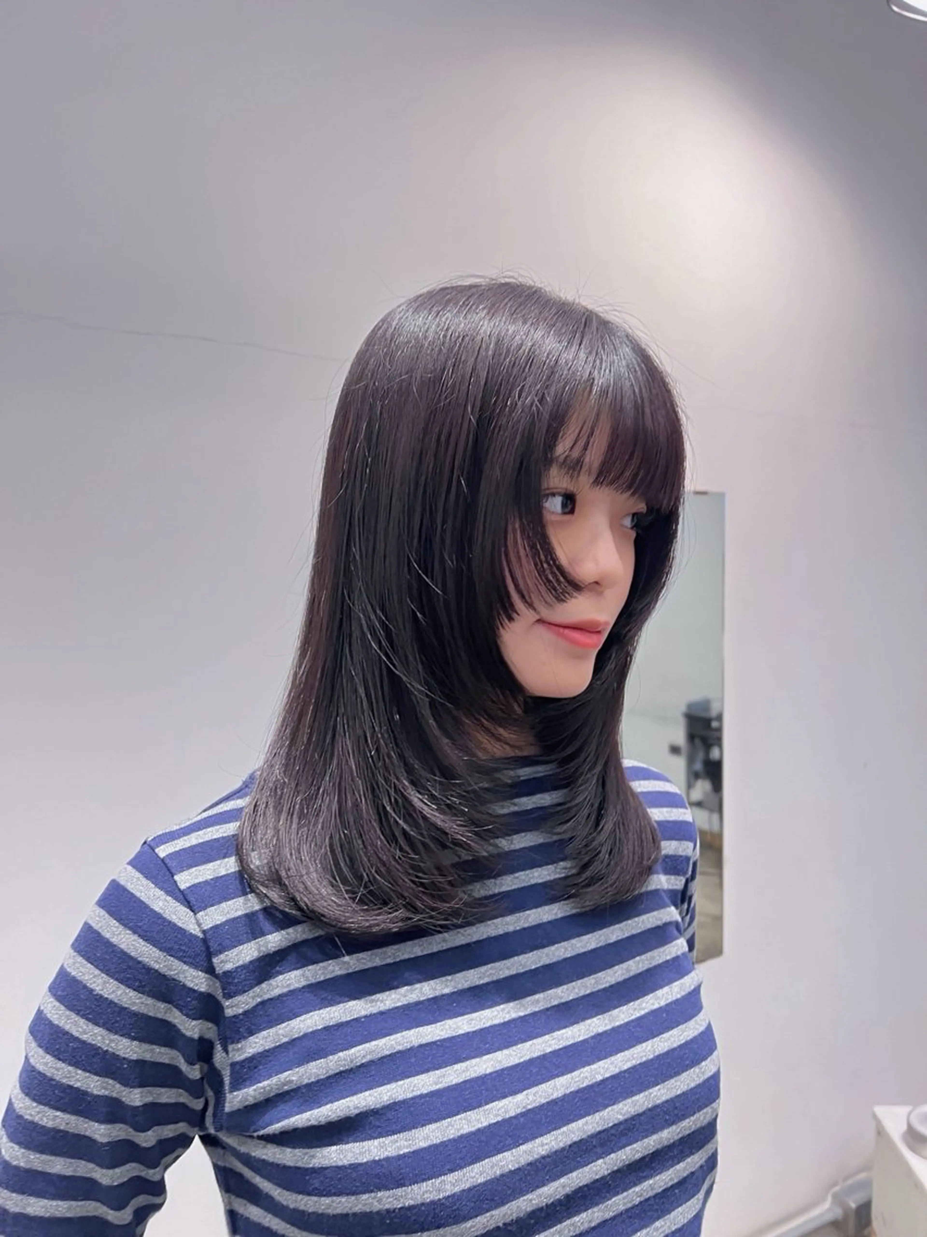 セミロング レイヤーカット カット ヘアカラー ミタニ ナギサのヘアスタイル