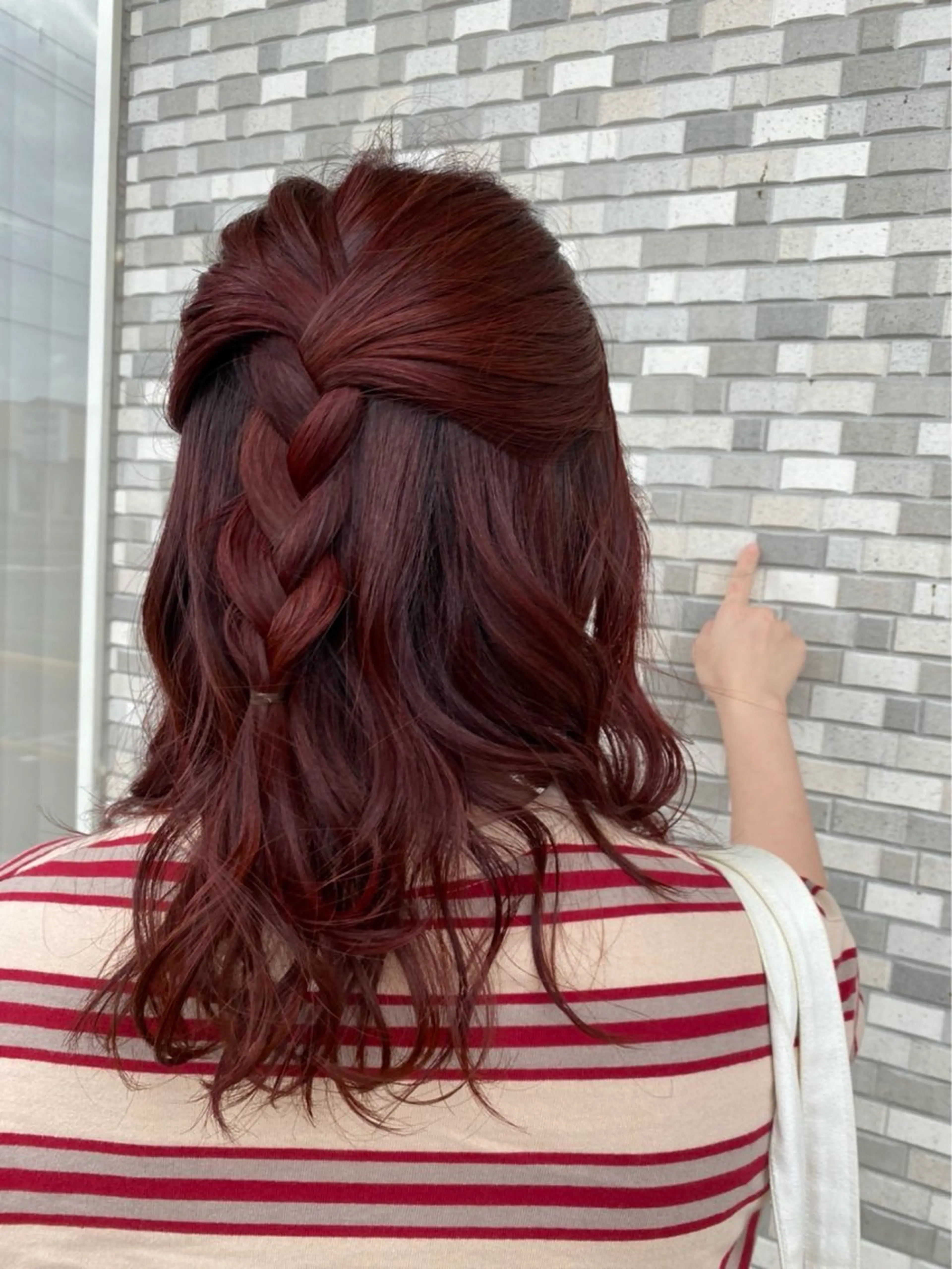 ロング カラー ヘアアレンジ ブリーチ レッドカラー ヘアカラー 🎀tokute ナオ🧸のヘアスタイル