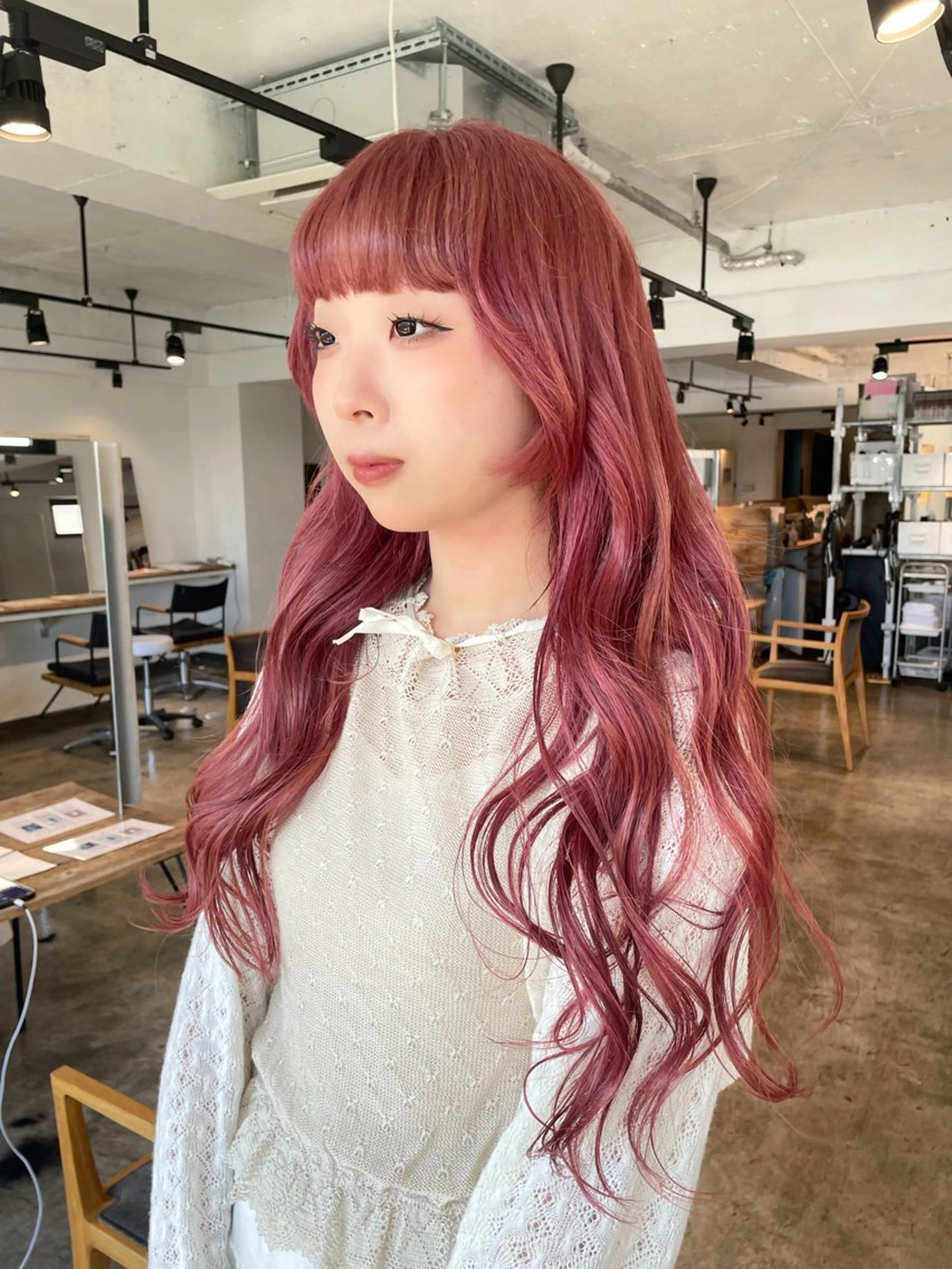 ロング カラー ベージュカラー ブリーチ ケアブリーチ デザインカラー インナーカラー 暖色カラー🍒 ケアブリーチ/akiのヘアスタイル
